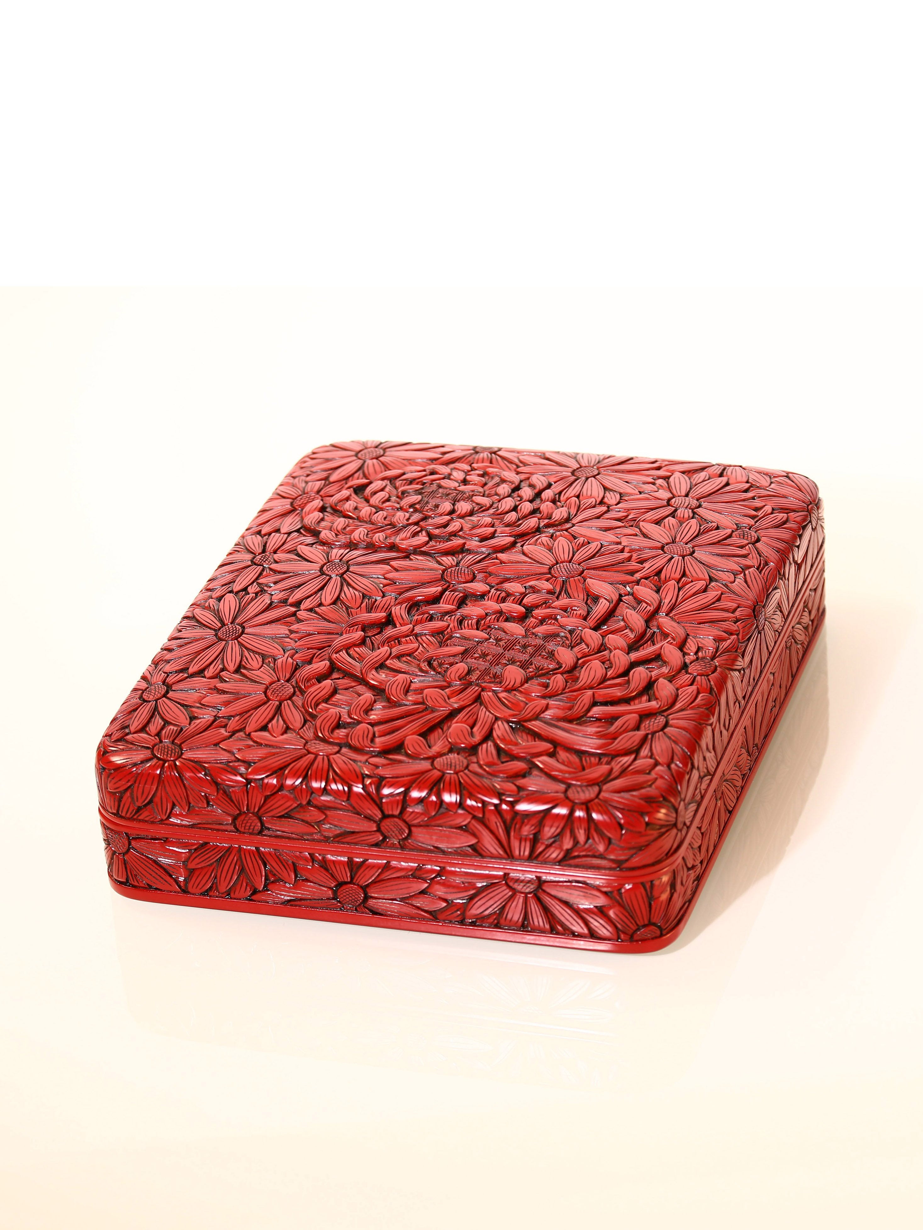 Japanese-style carved chrysanthemum box