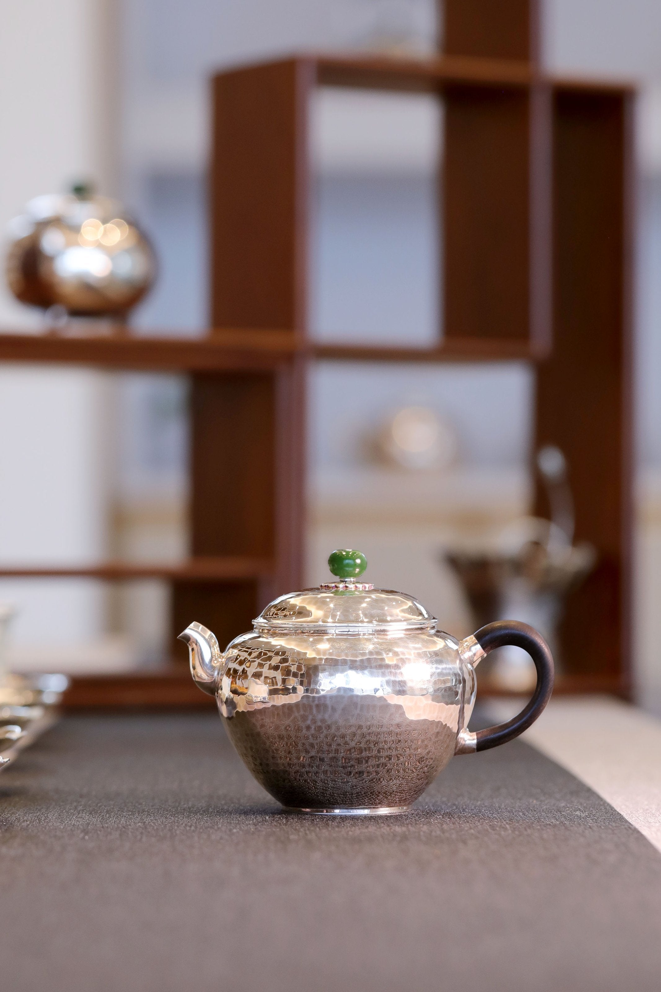 Pick a teapot with plain noodles/chopped raisins/grapes