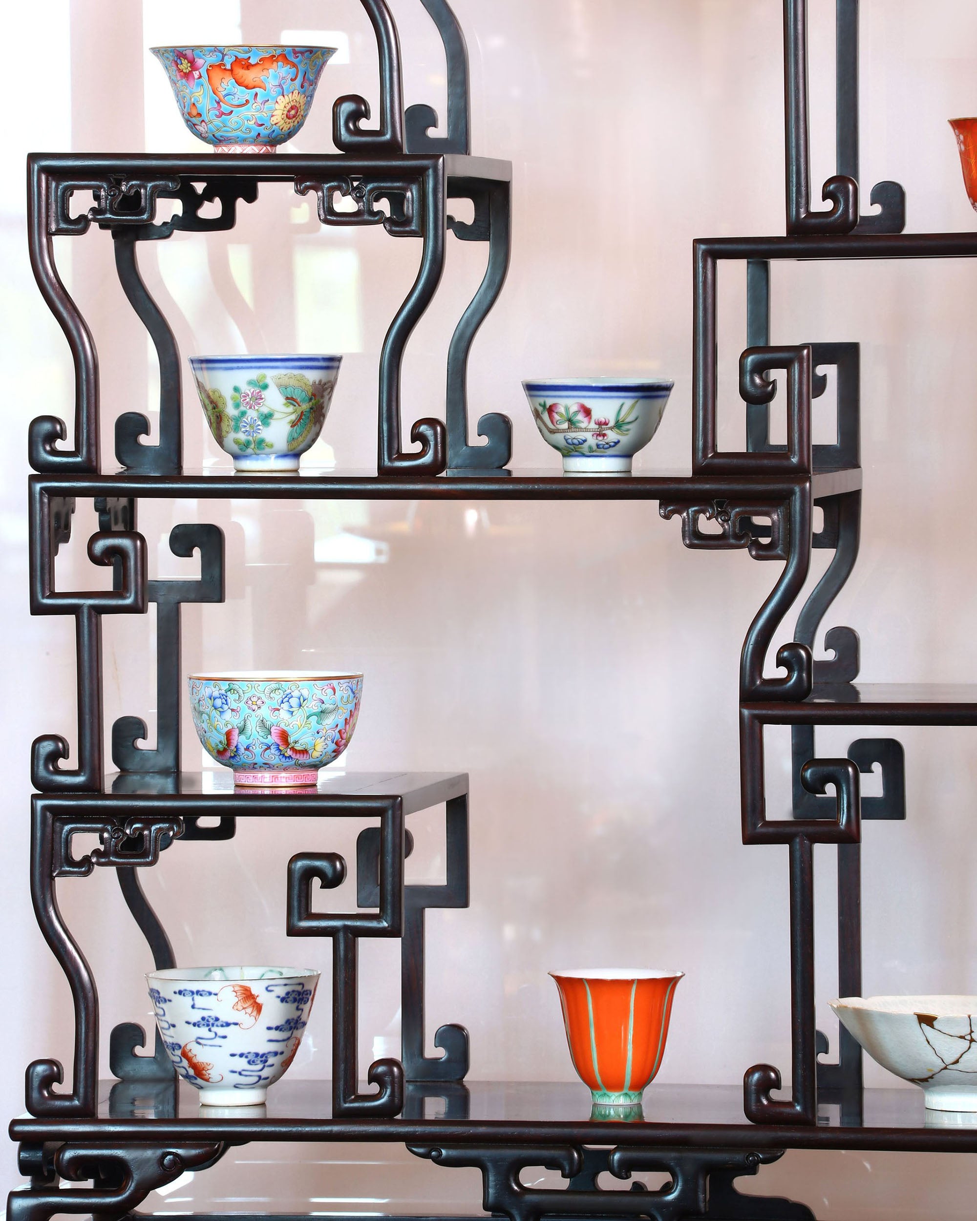 Antique tea ware rack in Daya Hall