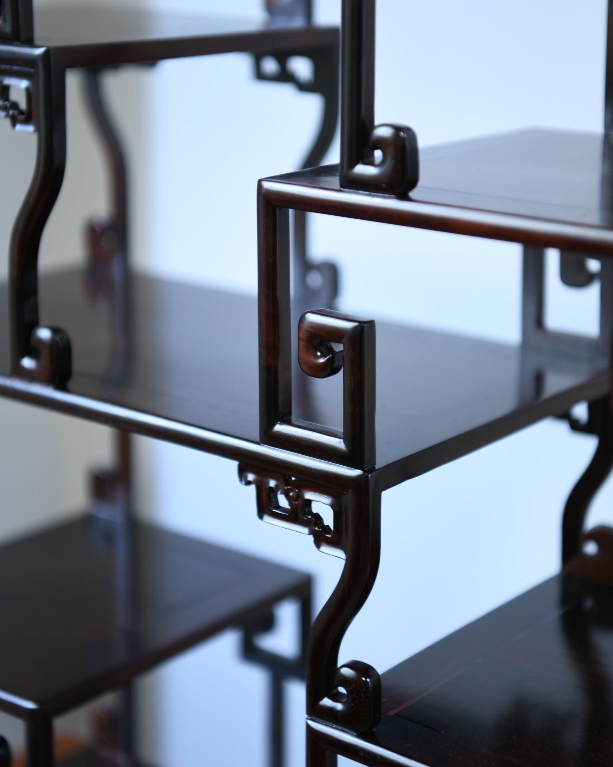 Antique tea ware rack in Daya Hall