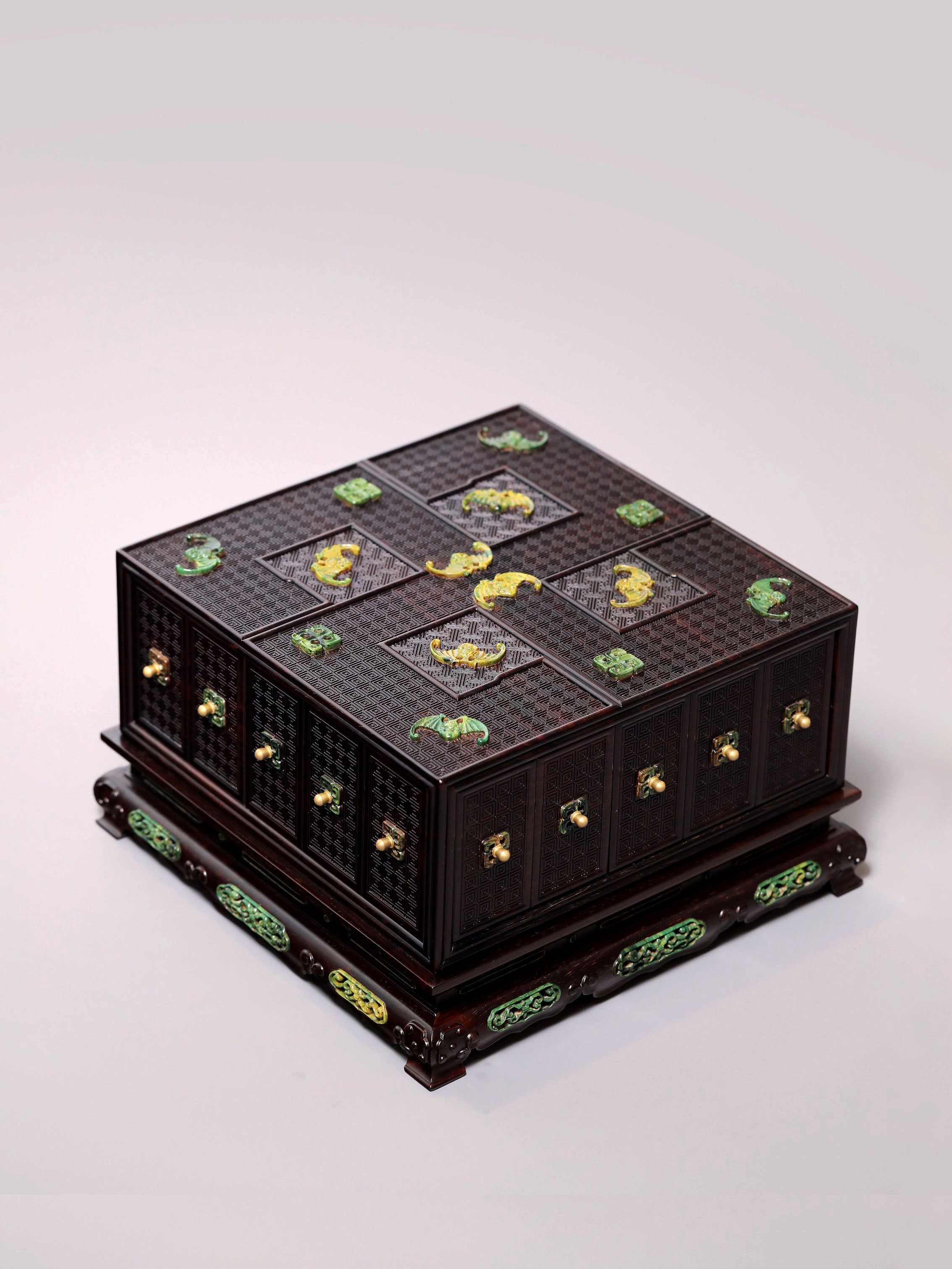 Grand Elegant Hall Treasure Box with Swastika Pattern, Blessed with Abundant Blessings, Made of Rosewood and Inlaid with Jade, Qianlong Period
