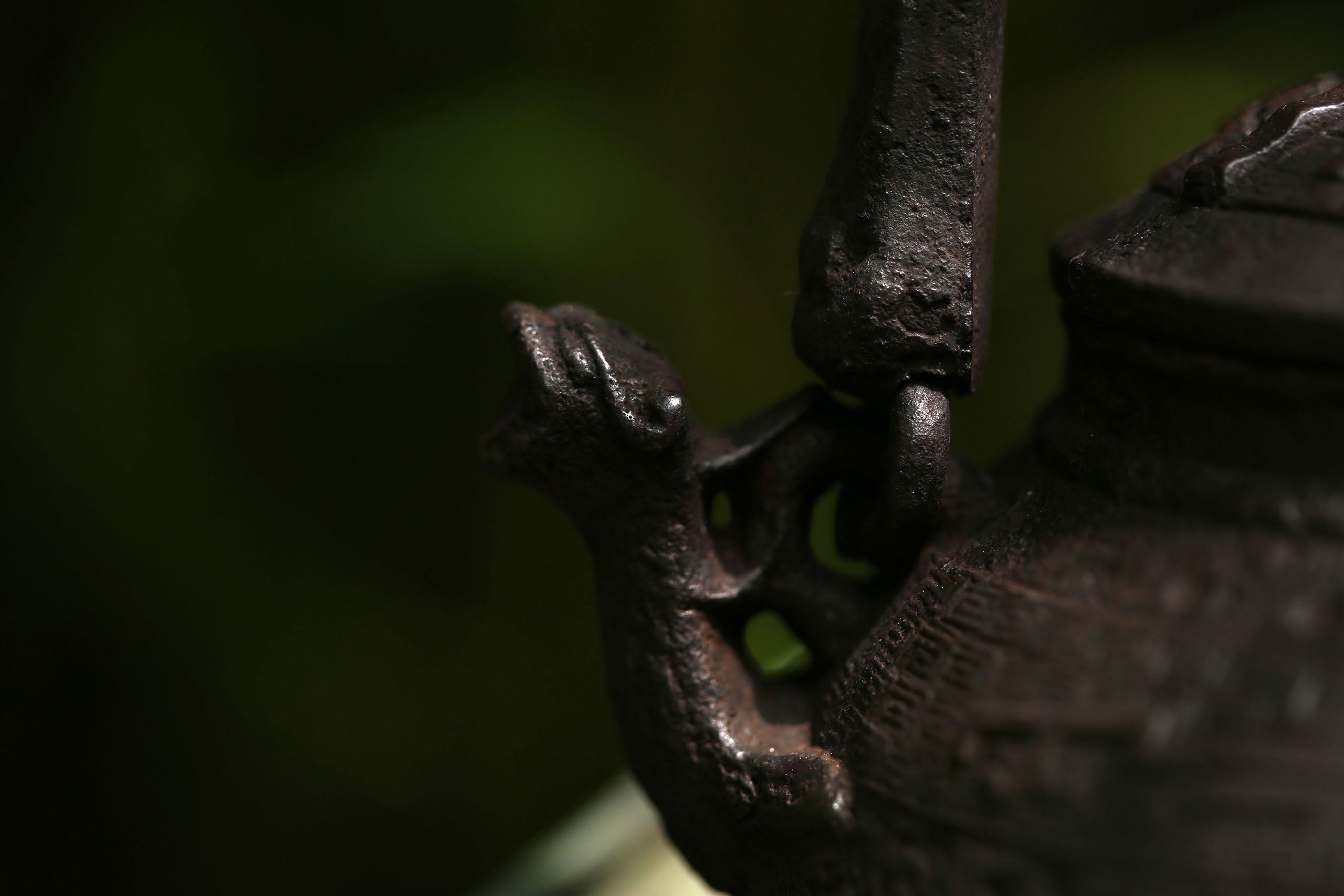 Second Generation Qin Zangliu / First Generation Zangliu Beast Mouth Iron Kettle