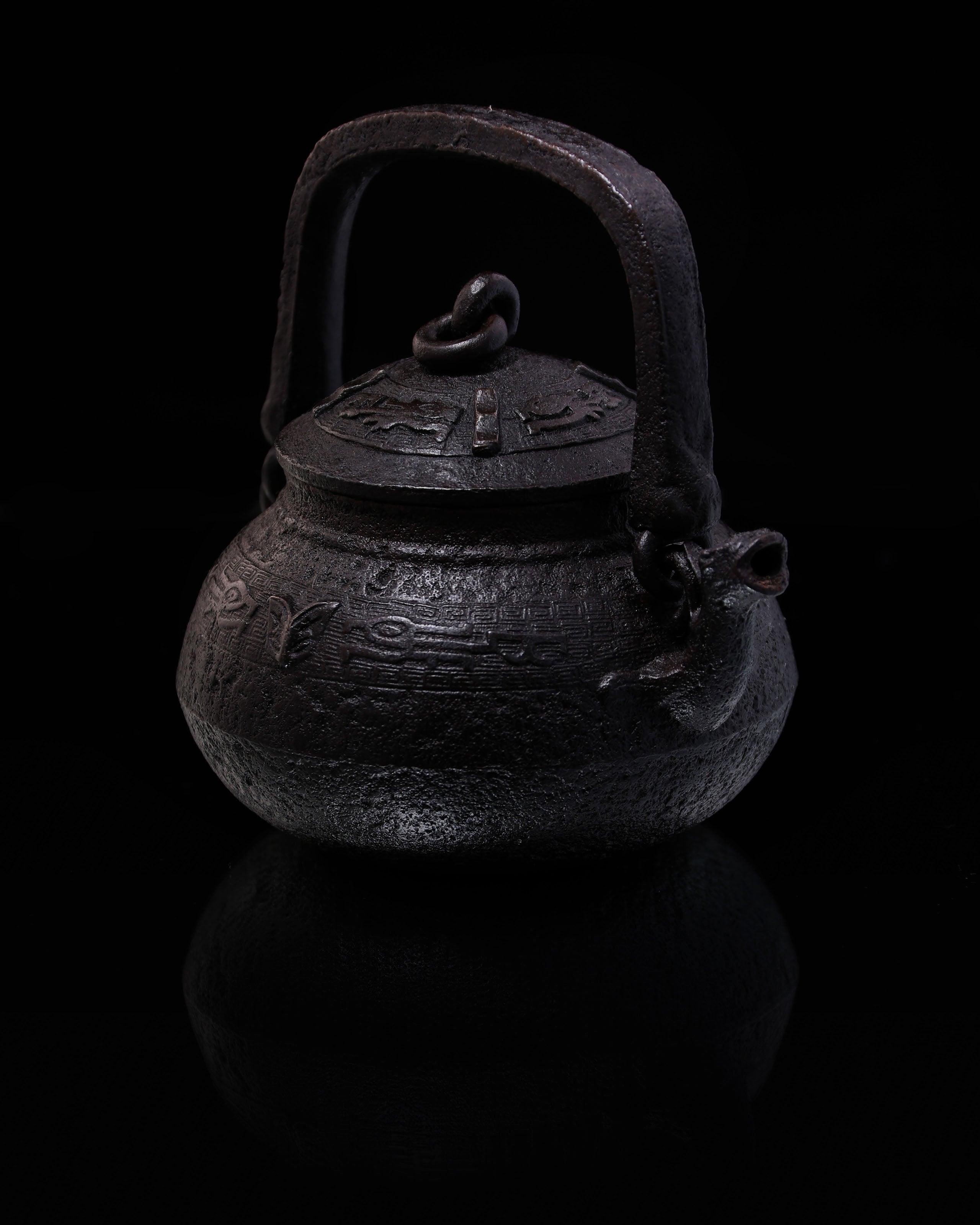 Second Generation Qin Zangliu / First Generation Zangliu Beast Mouth Iron Kettle