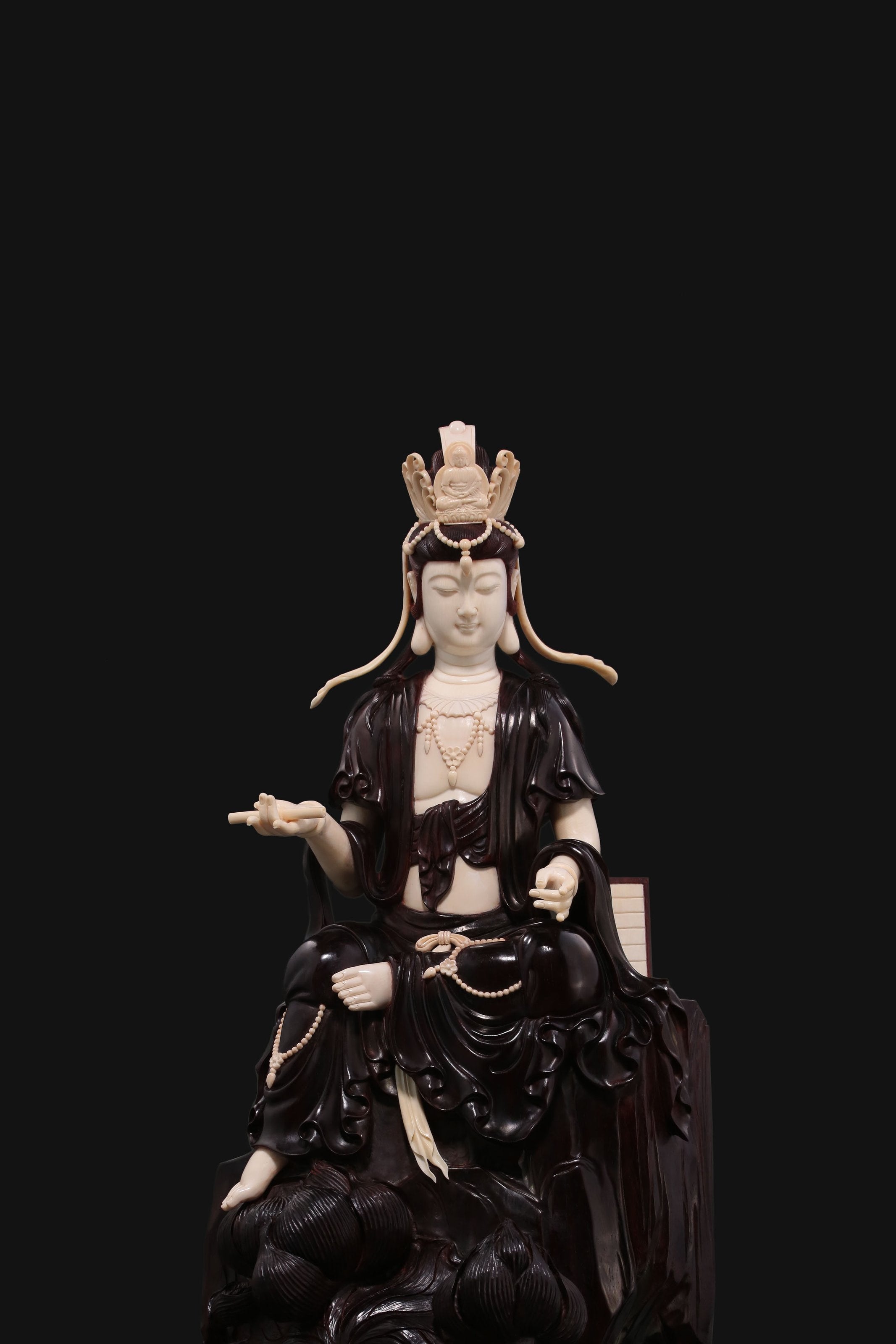 Bodhisattva who upholds the scriptures