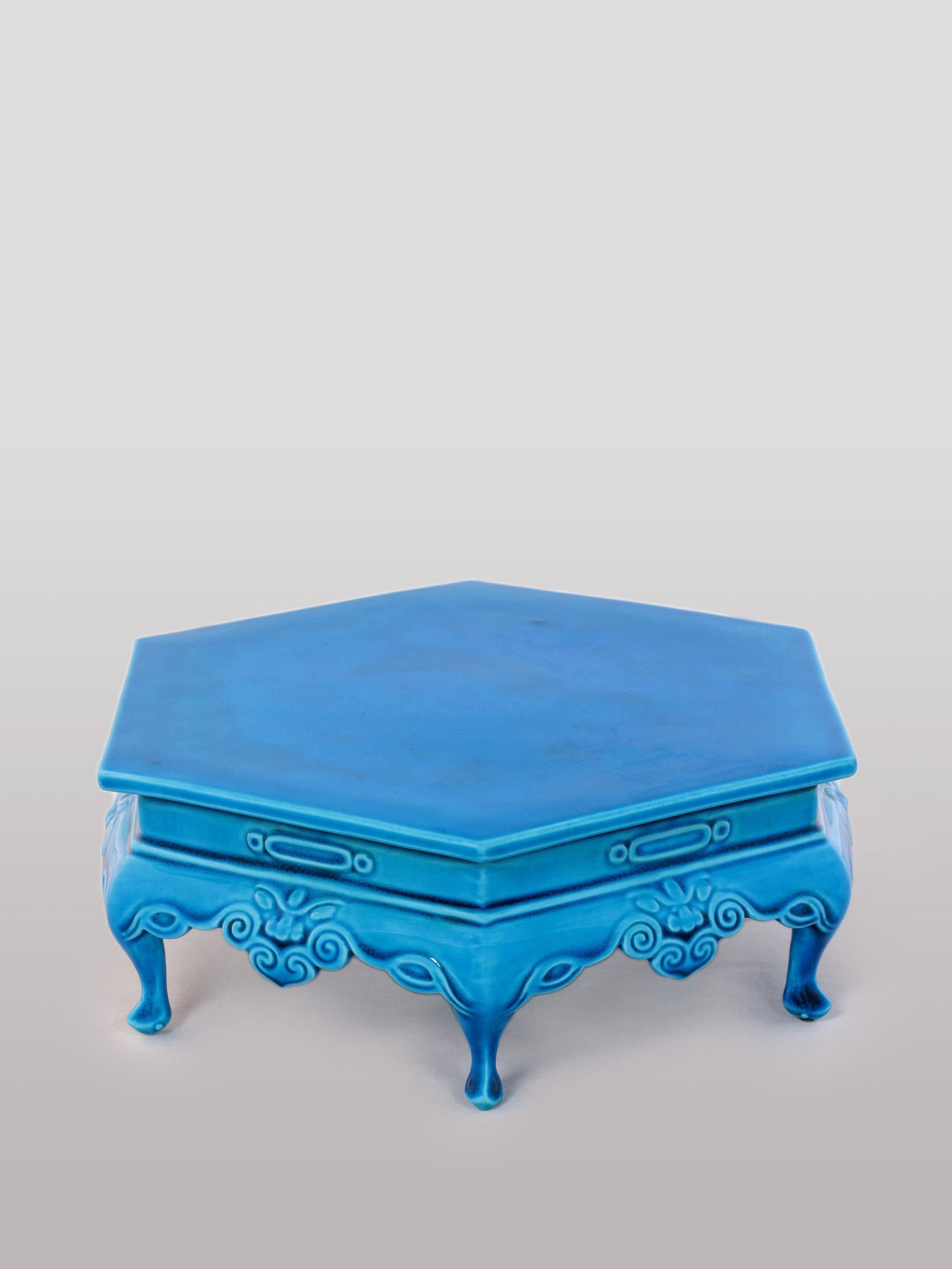 Hexagonal table in peacock blue (Falconite)