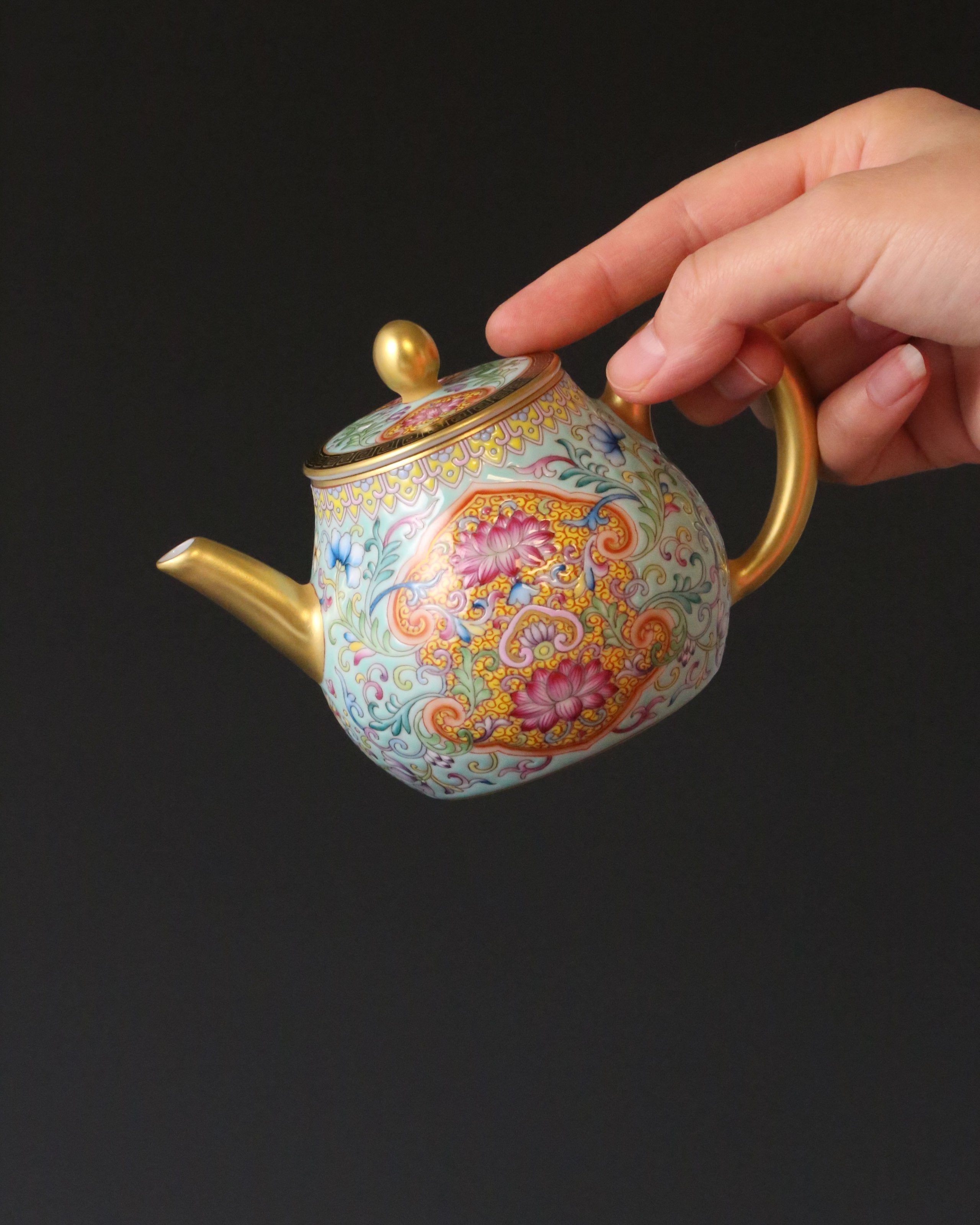 Dayazhai Enamel Lotus Pattern Teapot