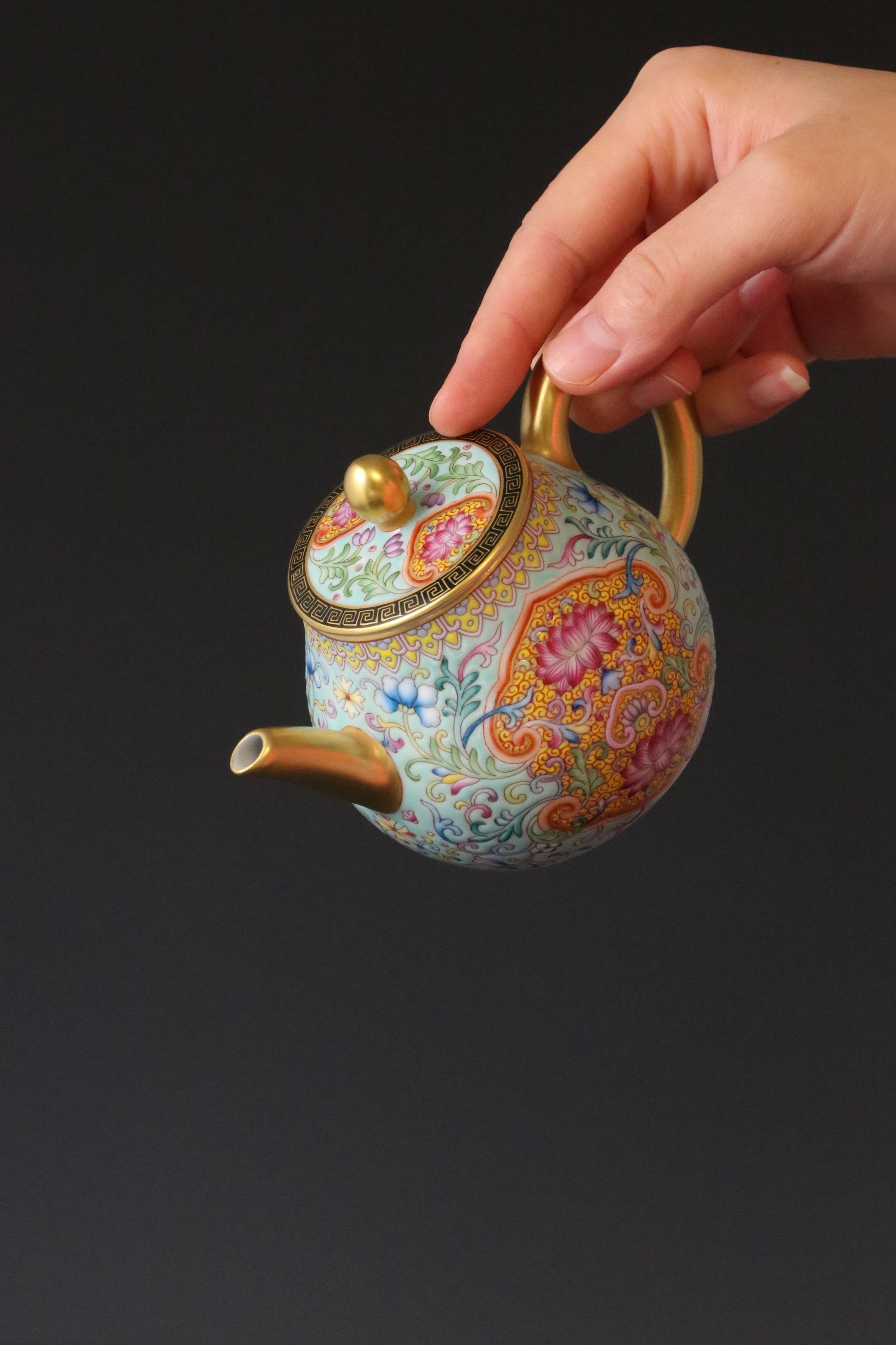 Dayazhai Enamel Lotus Pattern Teapot