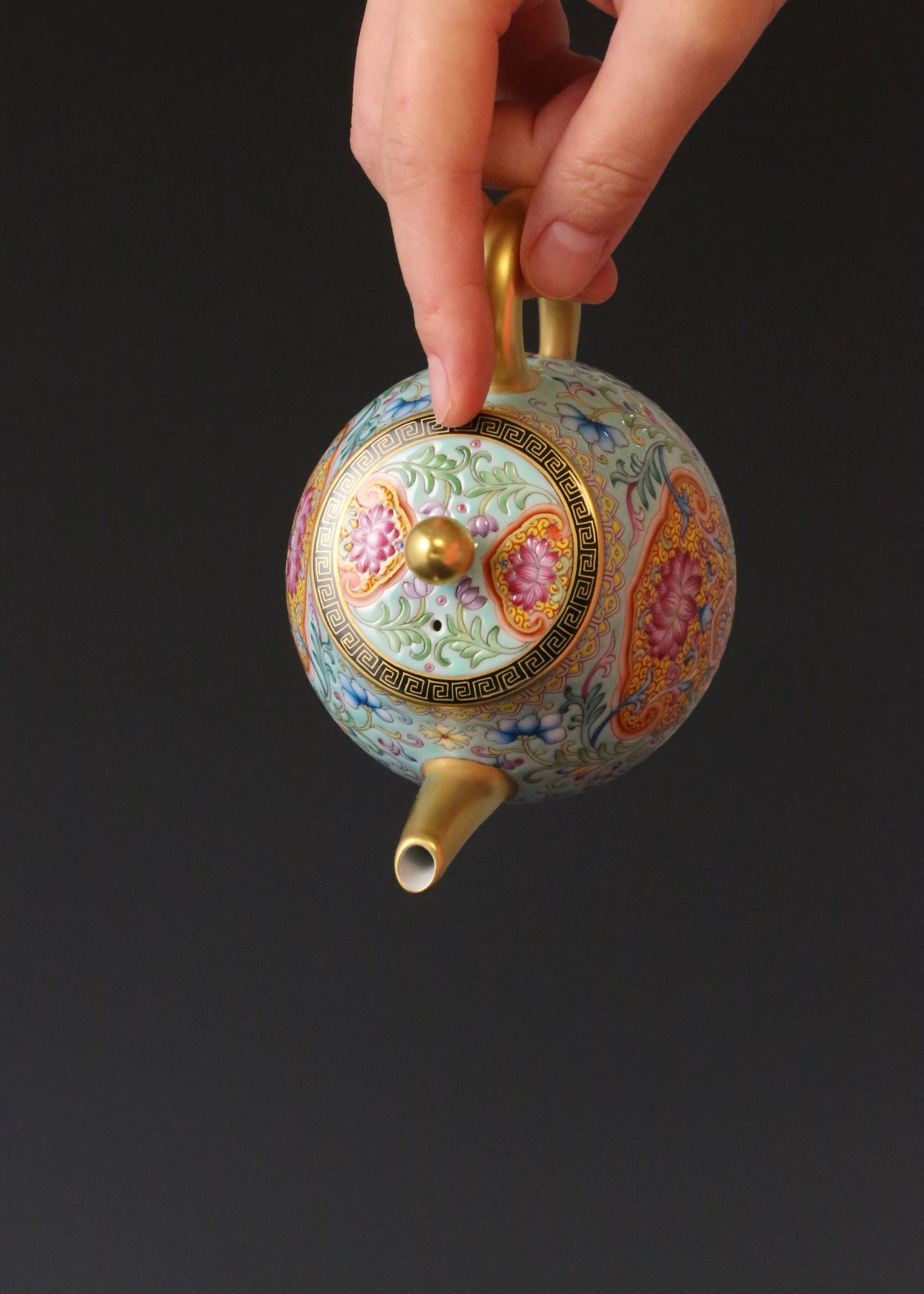 Dayazhai Enamel Lotus Pattern Teapot