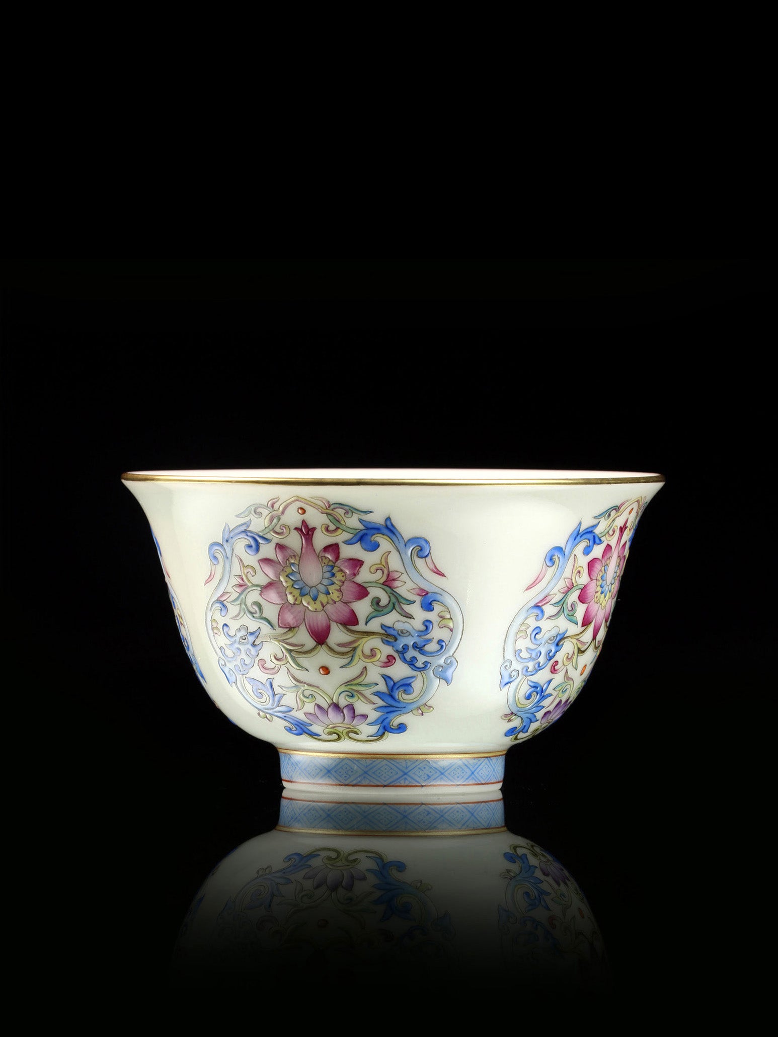 Enamel-painted lotus scroll pattern upturned bell cup