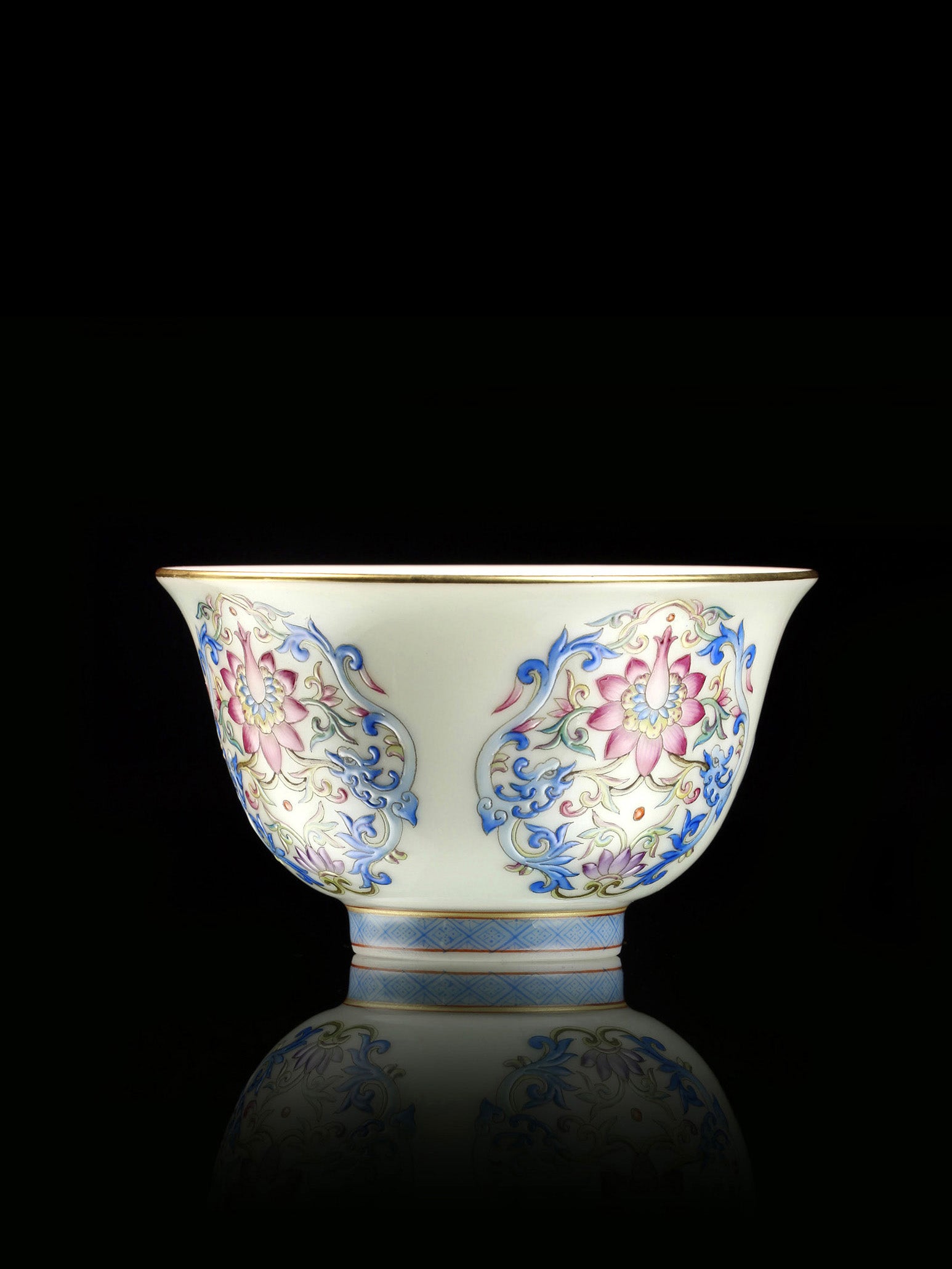 Enamel-painted lotus scroll pattern upturned bell cup