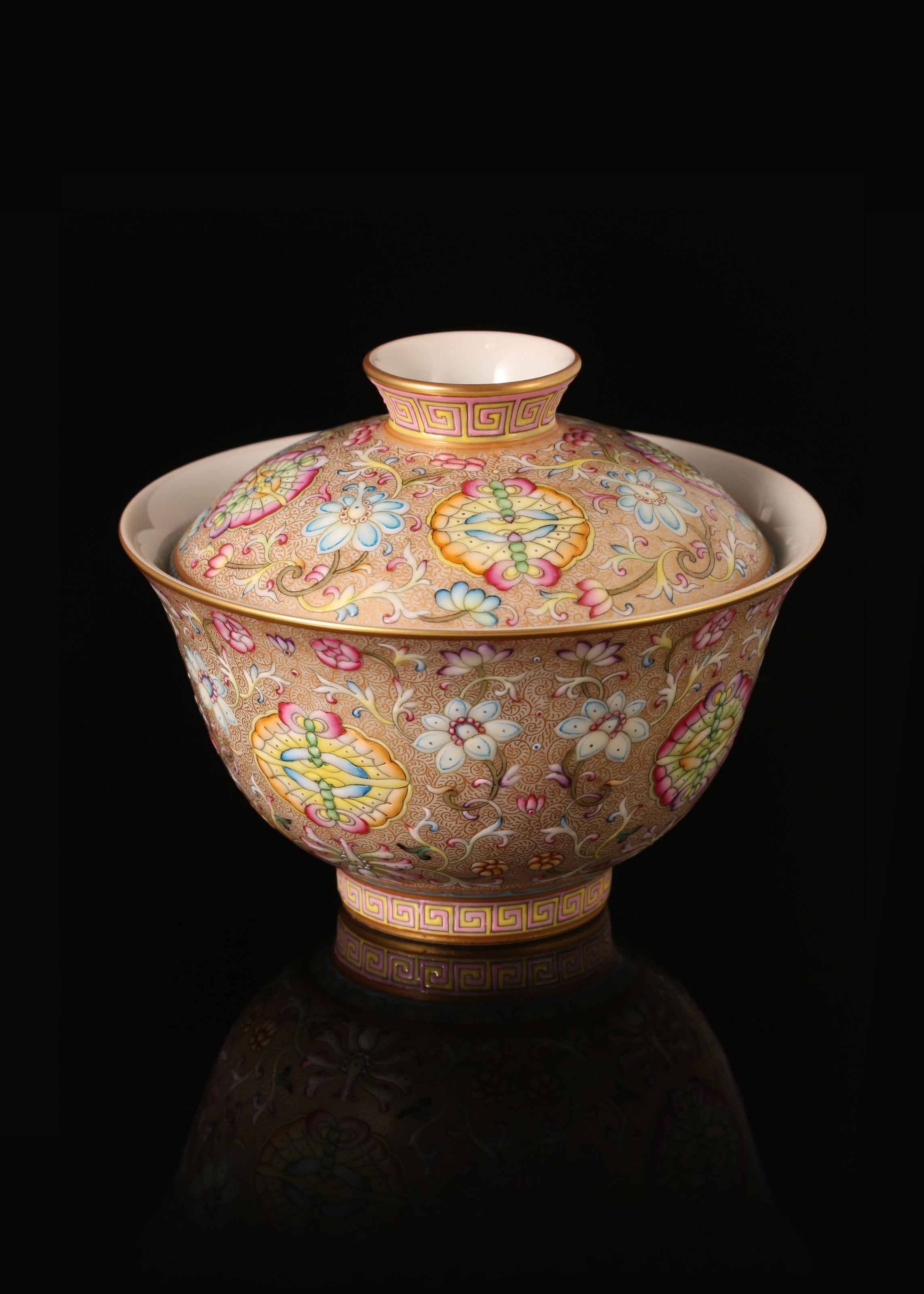 Dayazhai Enamel Gold Ground Covered Bowl