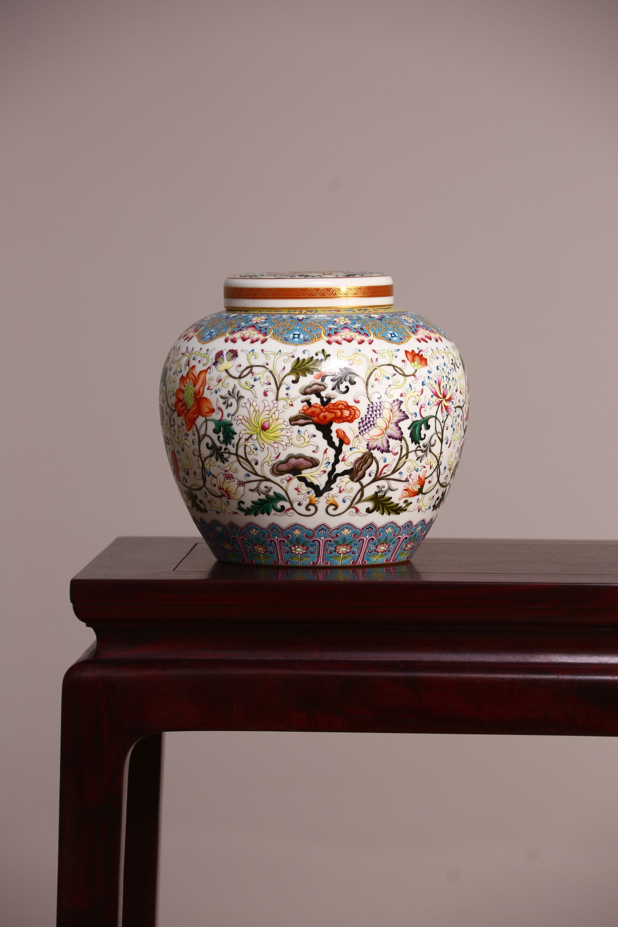 Dayazhai Enamel Lingzhi Pattern Scrolling Tianzi Jar