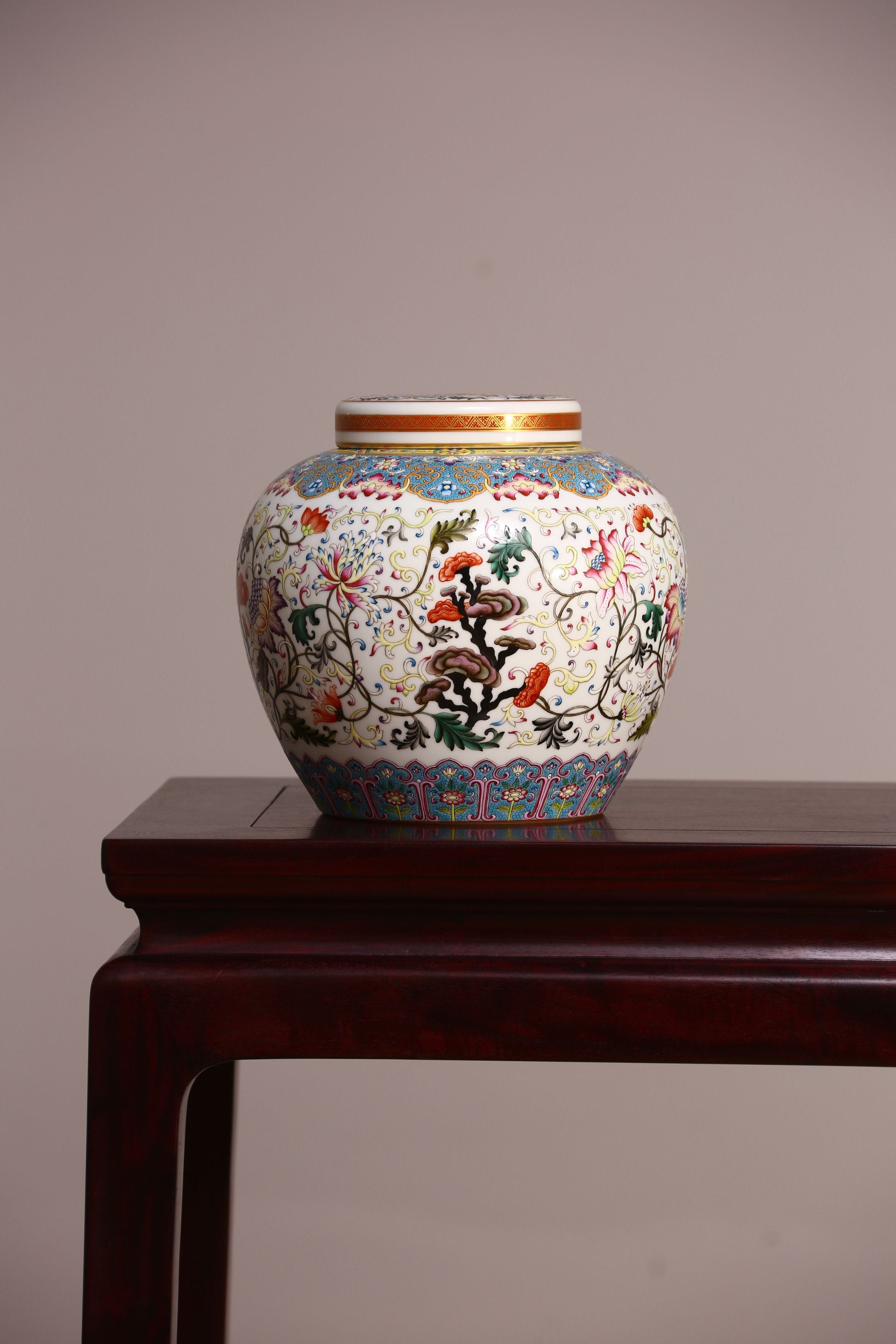 Dayazhai Enamel Lingzhi Pattern Scrolling Tianzi Jar