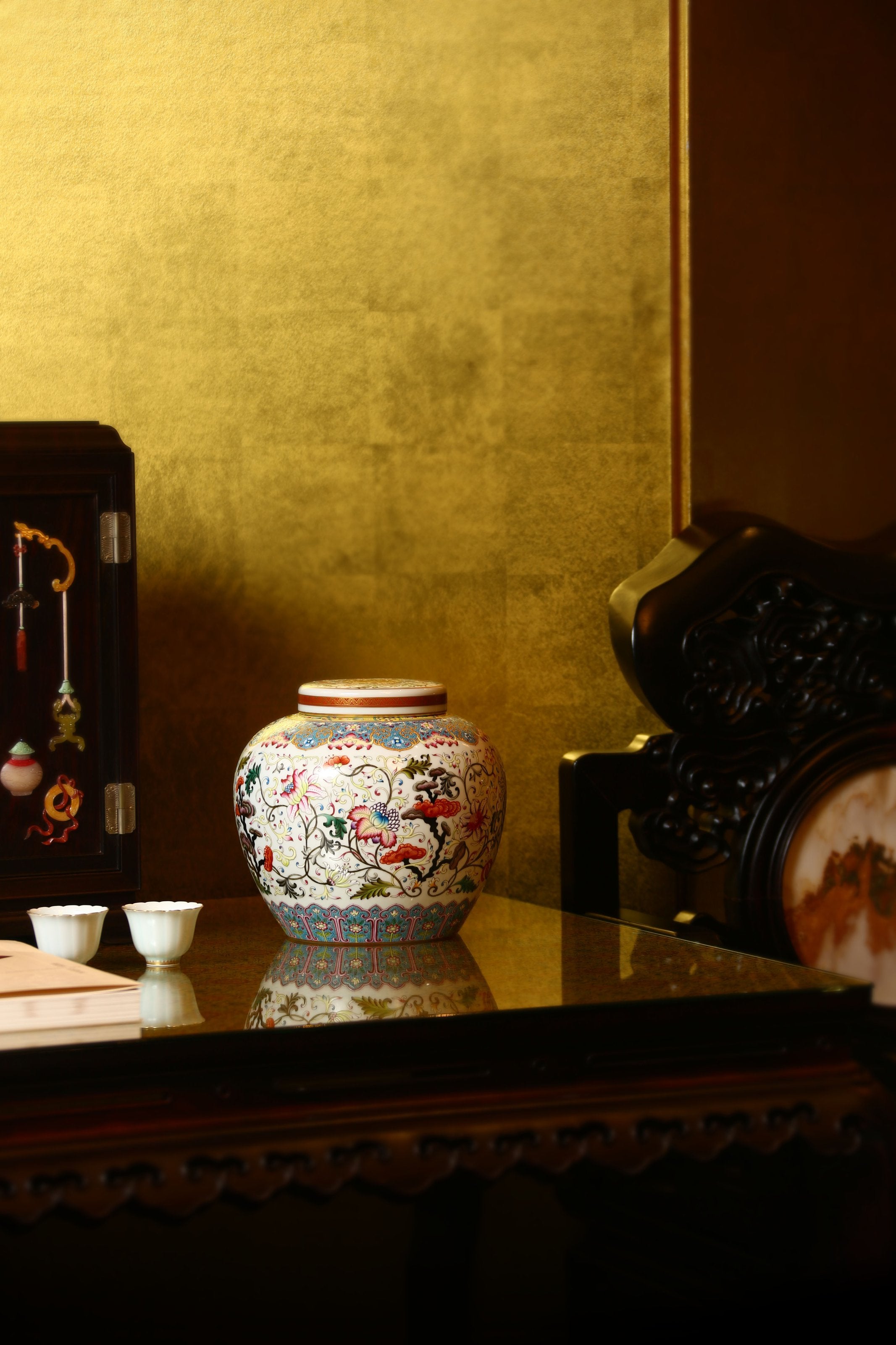 Dayazhai Enamel Lingzhi Pattern Scrolling Tianzi Jar