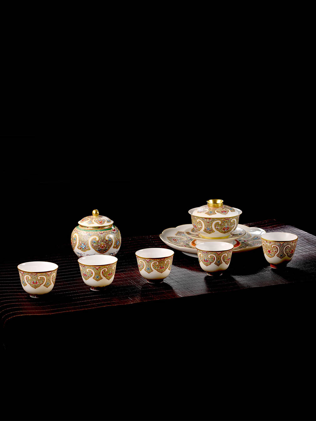 Dayazhai Enamel Scroll Ruyi Pattern Tea Set
