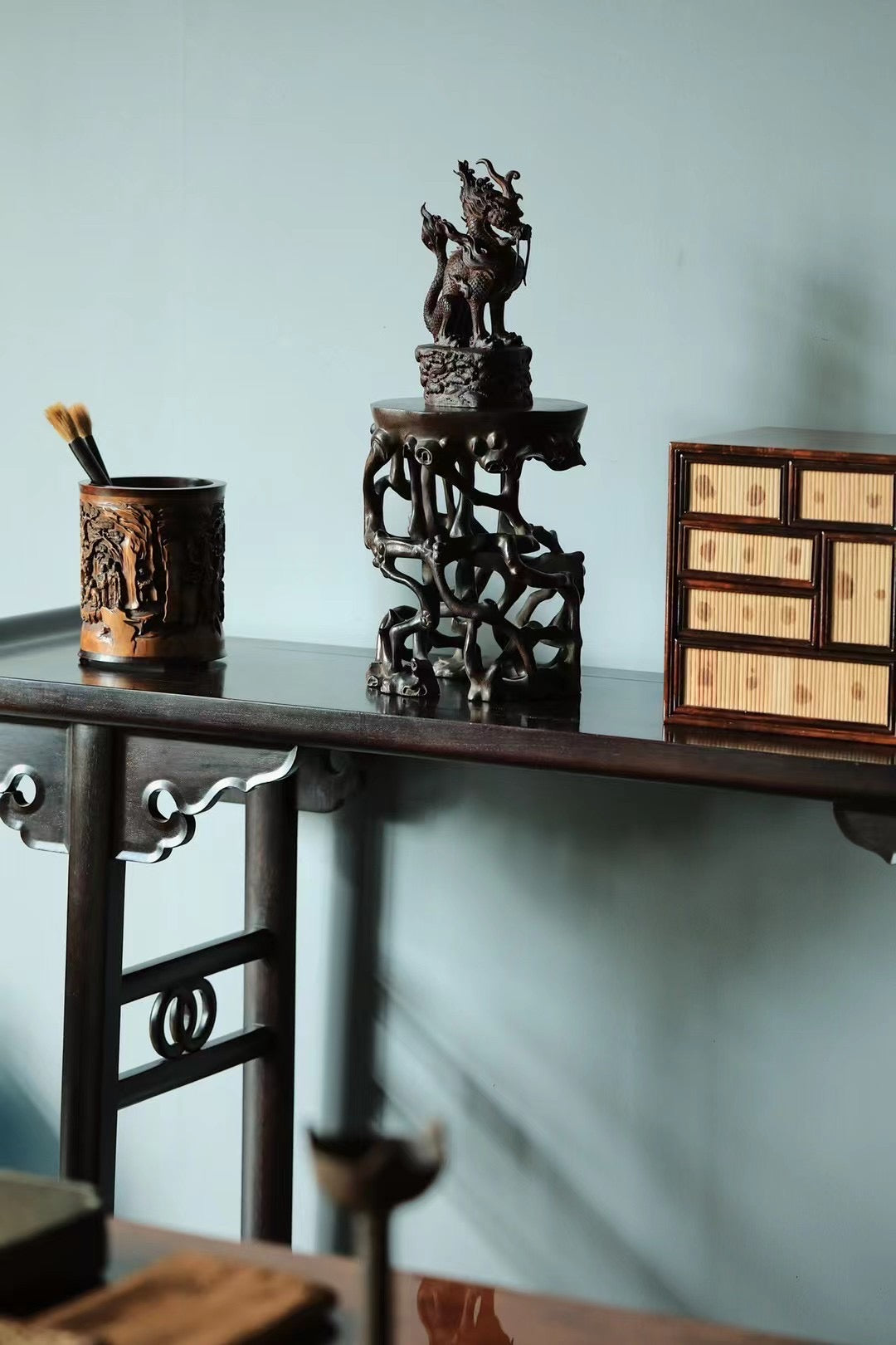 Antique-style gnarled base