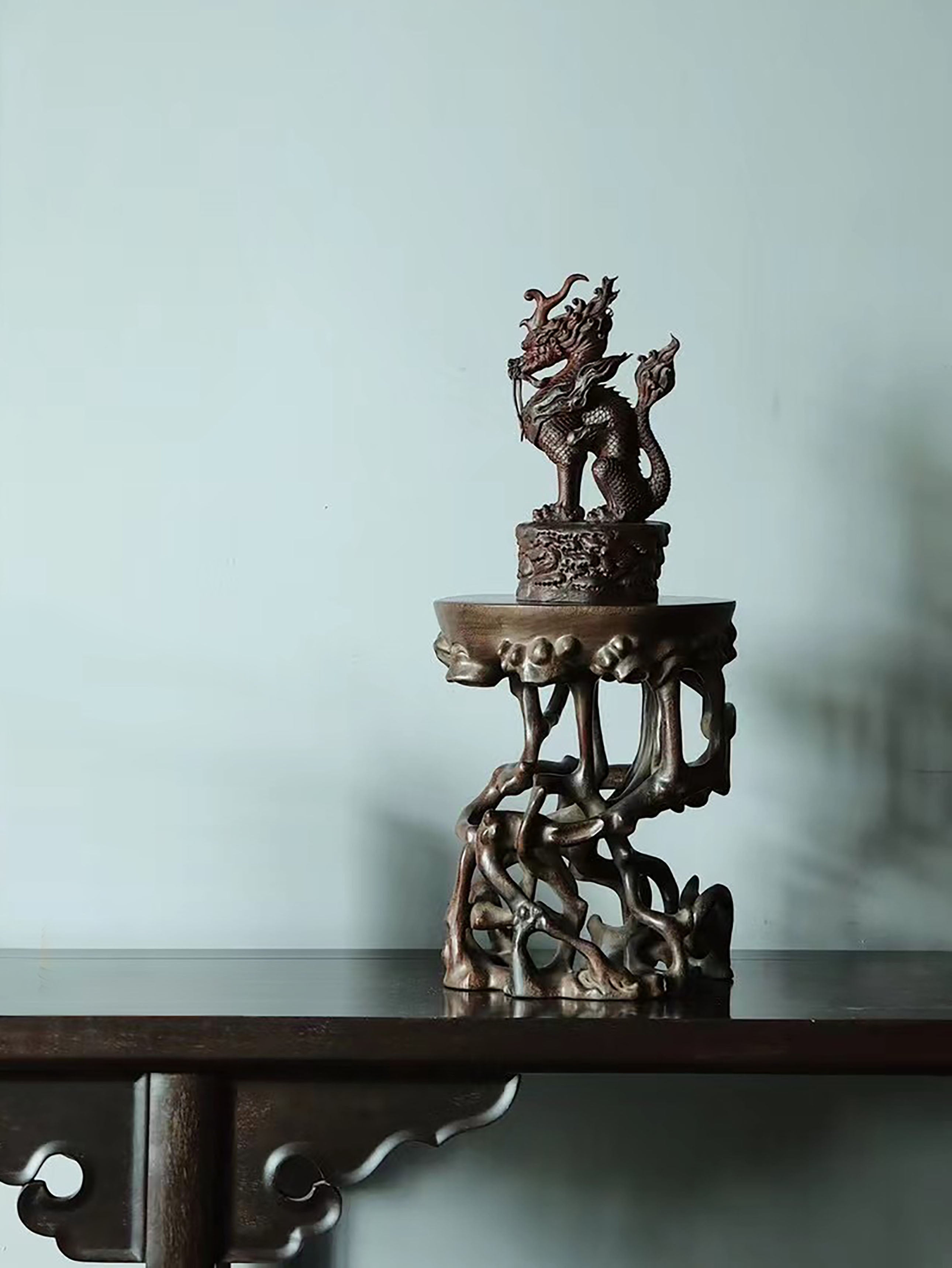 Antique-style gnarled base