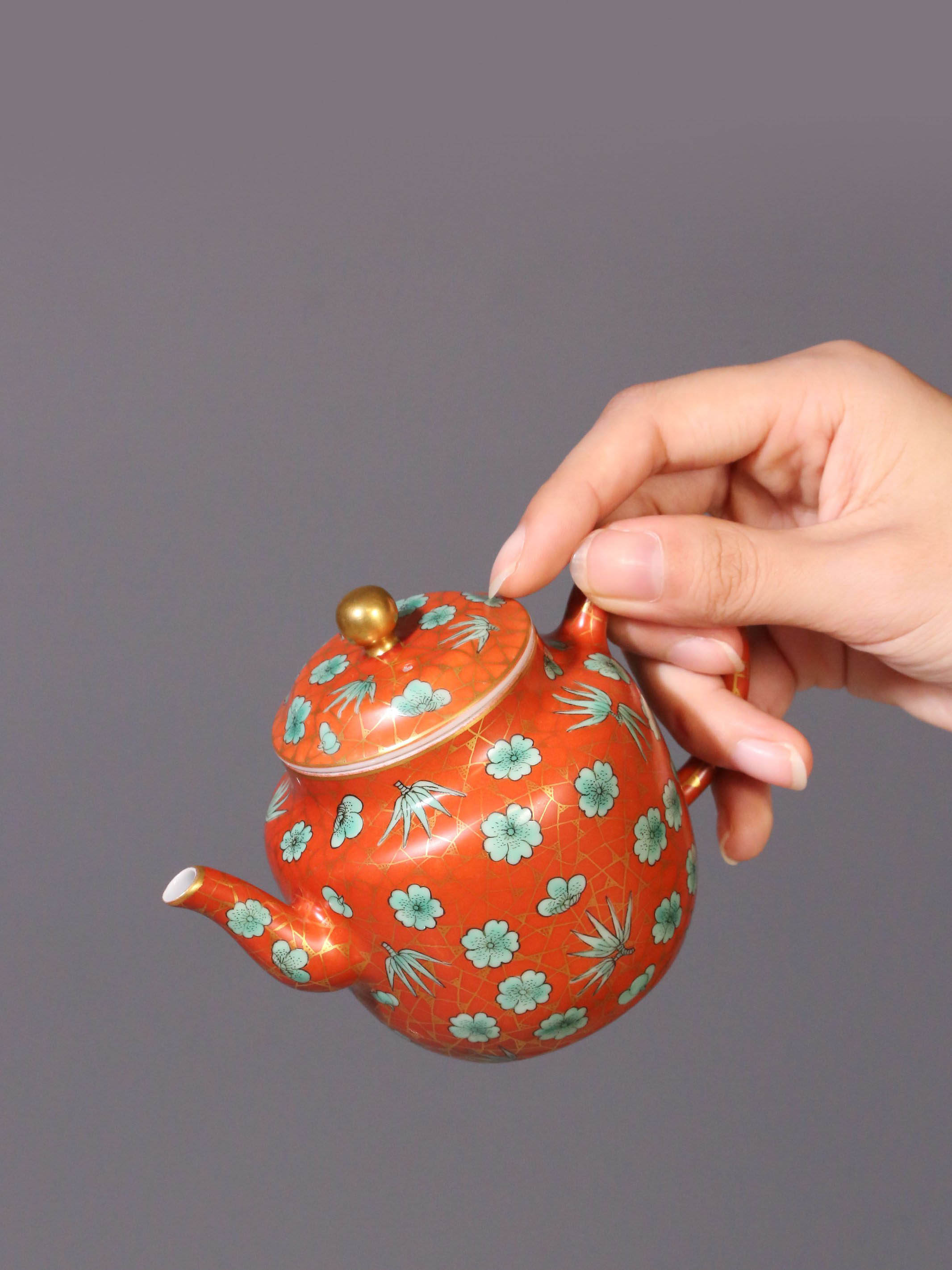 Iron-red Ice Plum Palace Lantern Pot