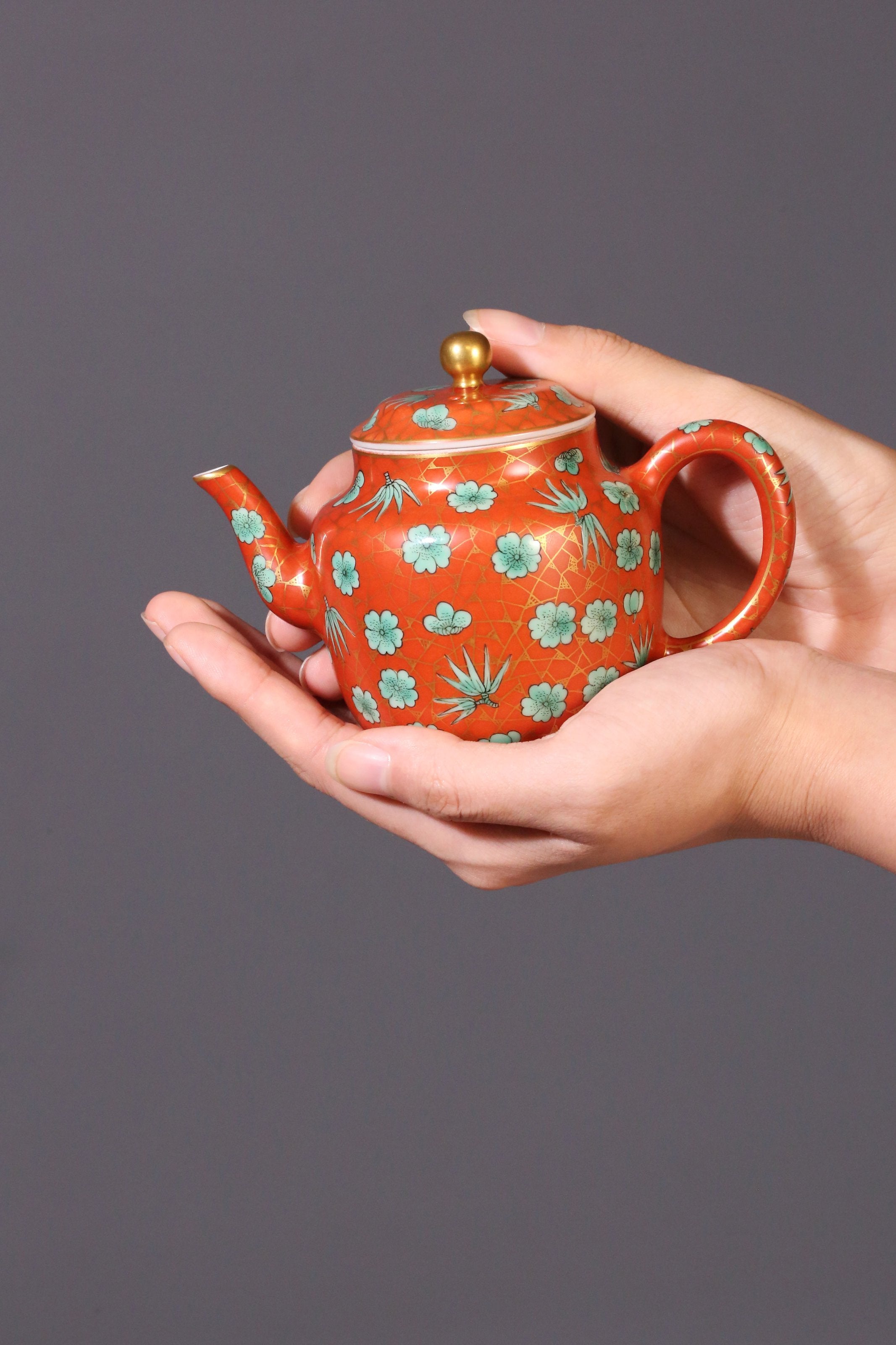 Iron-red Ice Plum Palace Lantern Pot