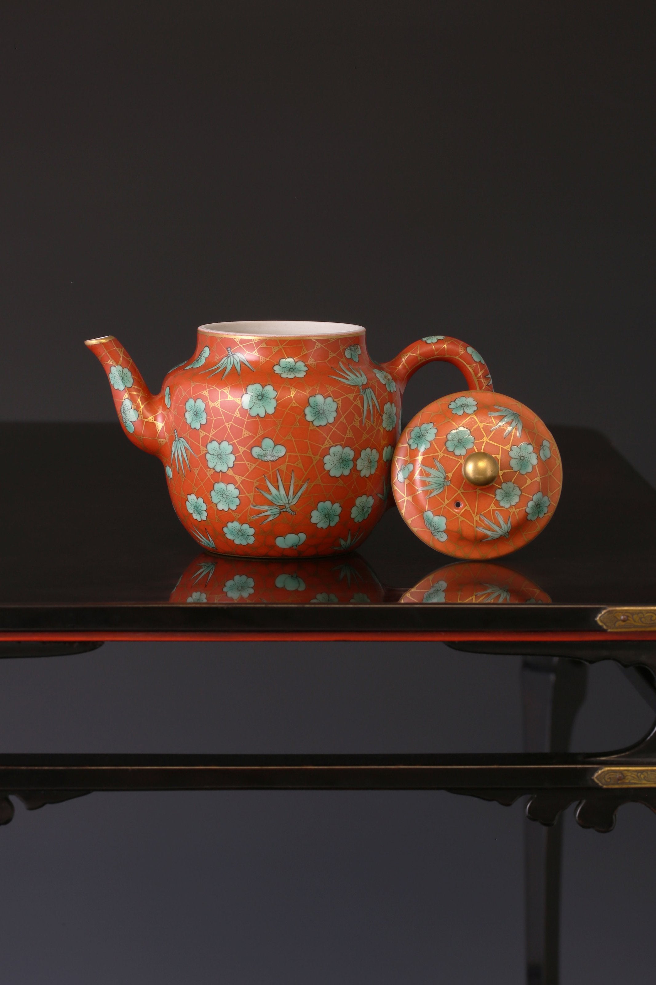 Iron-red Ice Plum Palace Lantern Pot