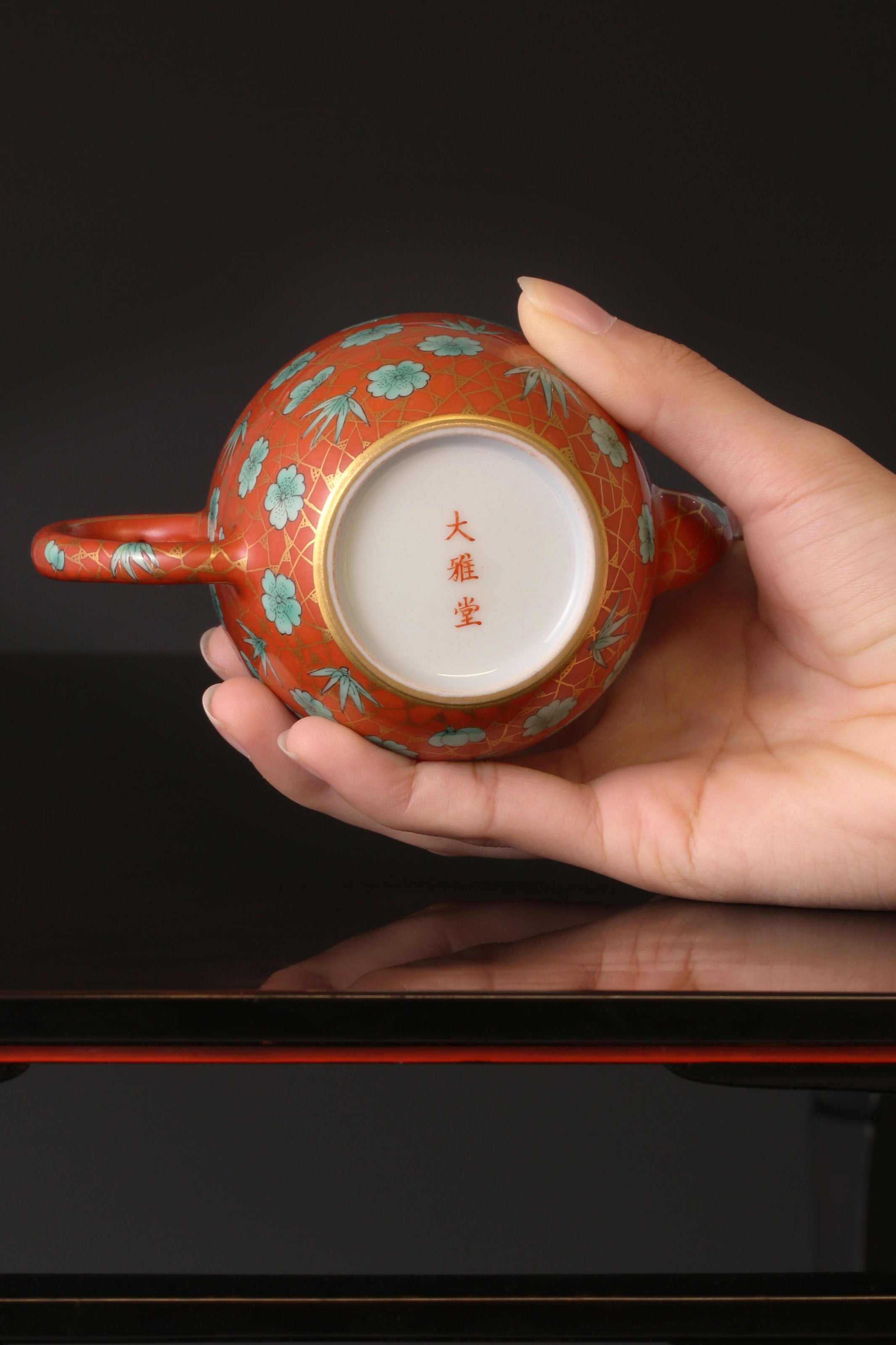 Iron-red Ice Plum Palace Lantern Pot