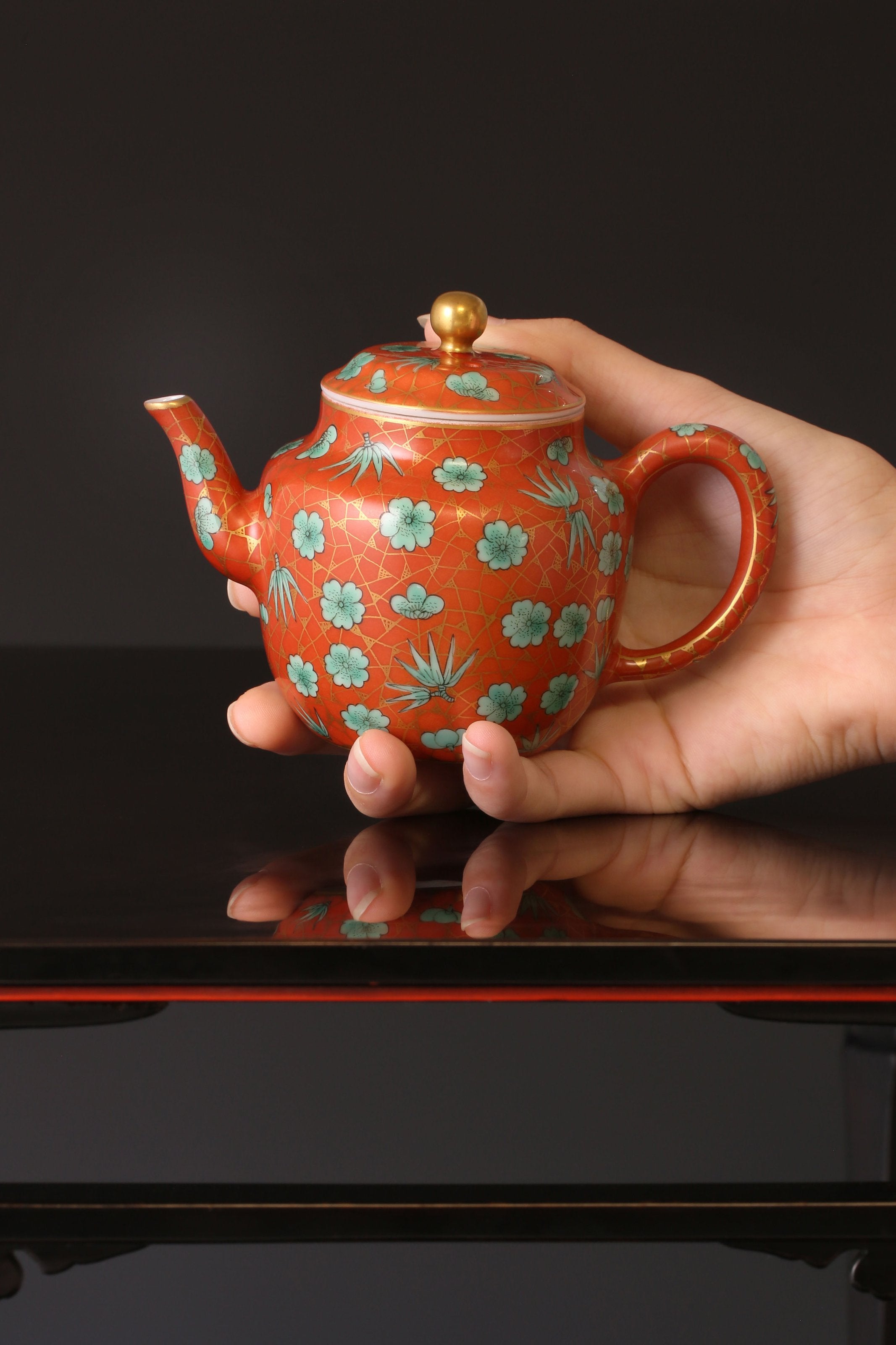 Iron-red Ice Plum Palace Lantern Pot