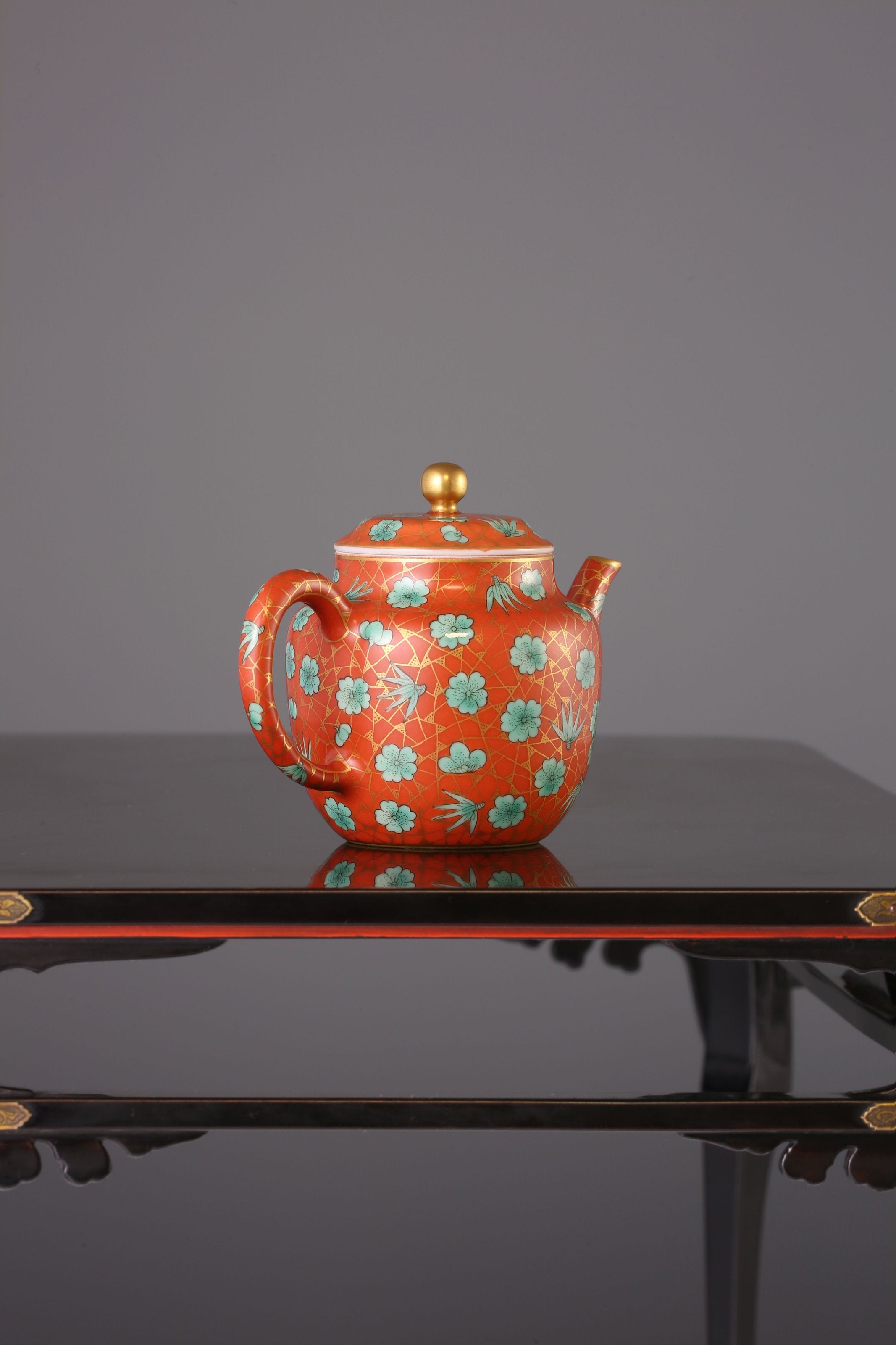 Iron-red Ice Plum Palace Lantern Pot