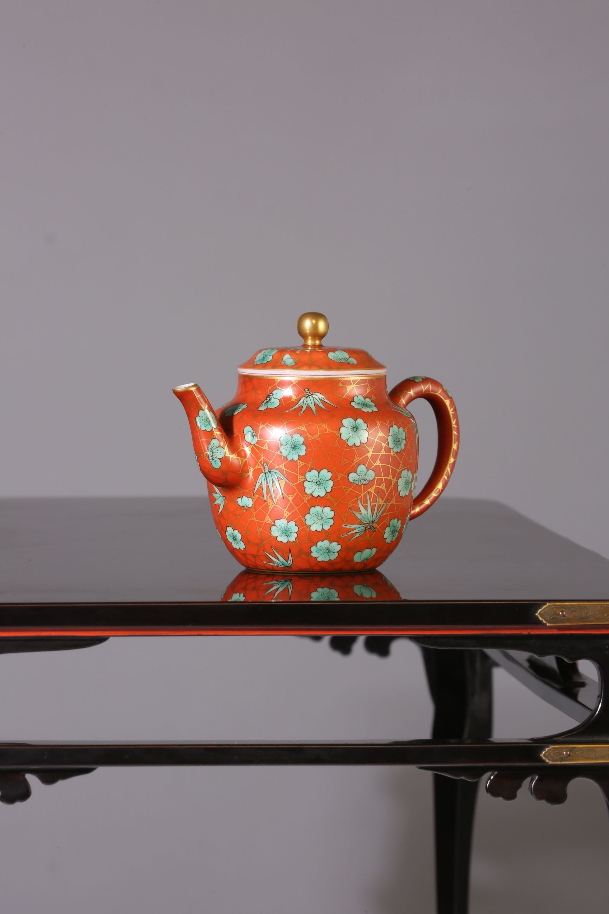 Iron-red Ice Plum Palace Lantern Pot