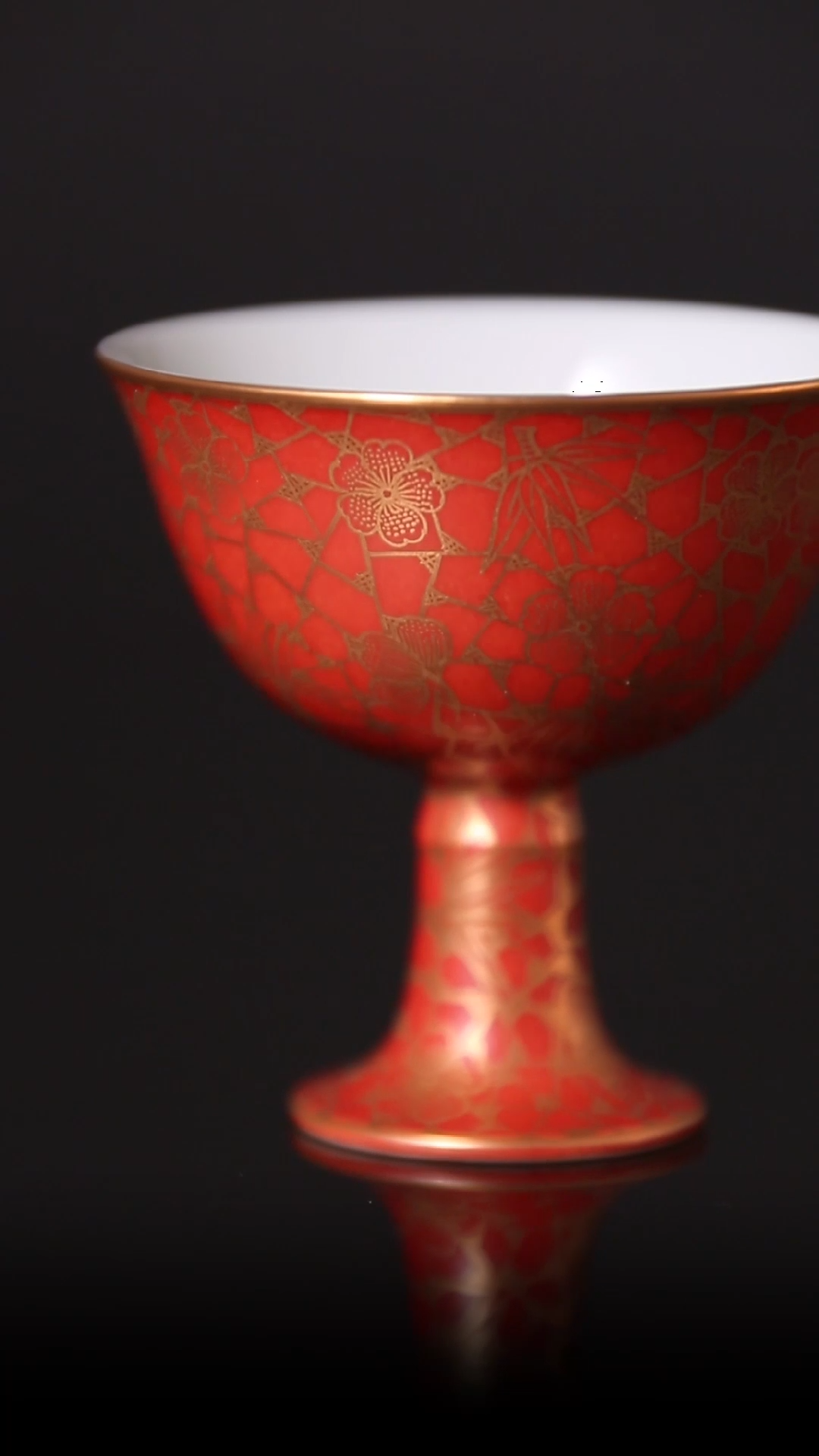 Iron-red plum blossom pattern stem cup