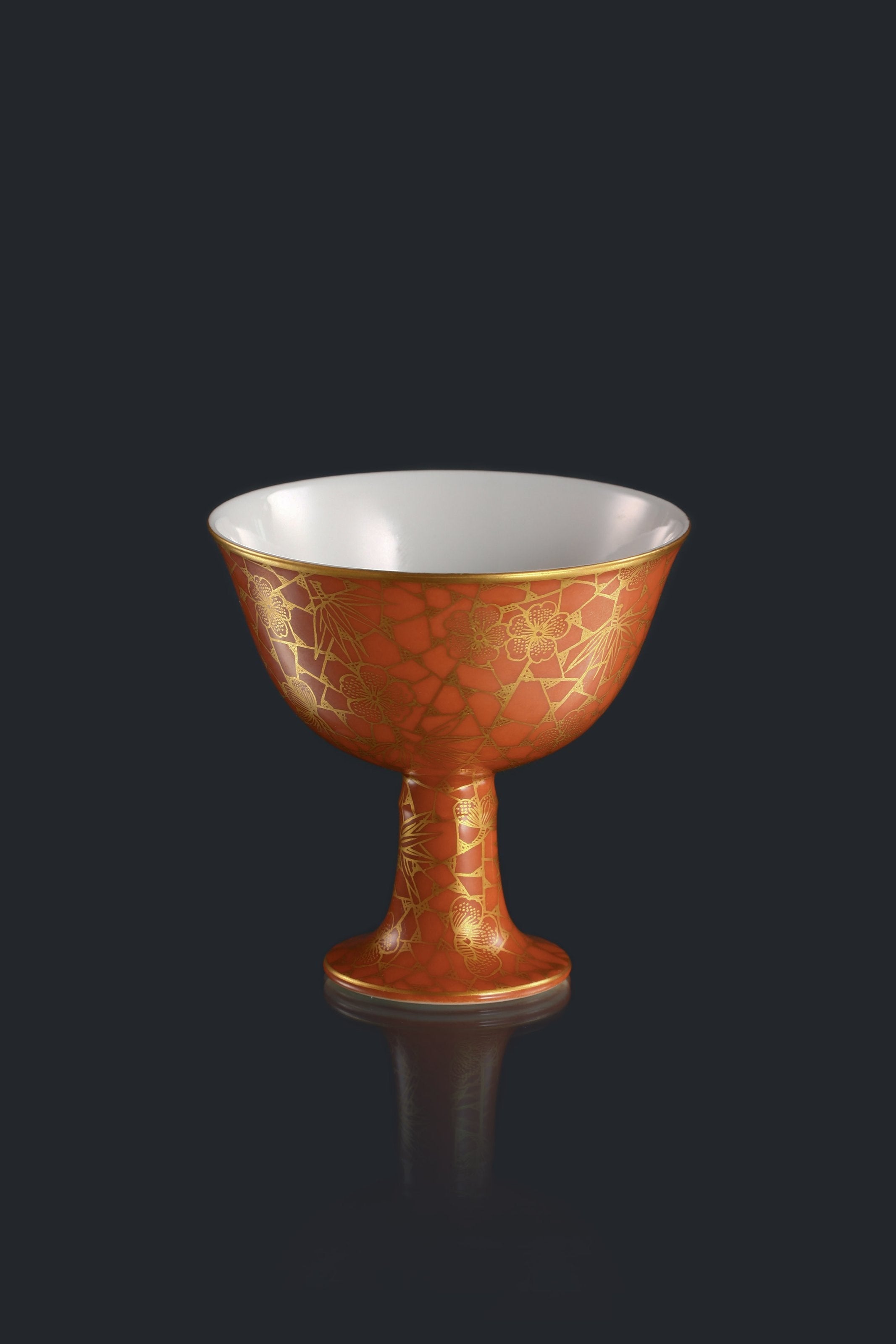 Iron-red plum blossom pattern stem cup