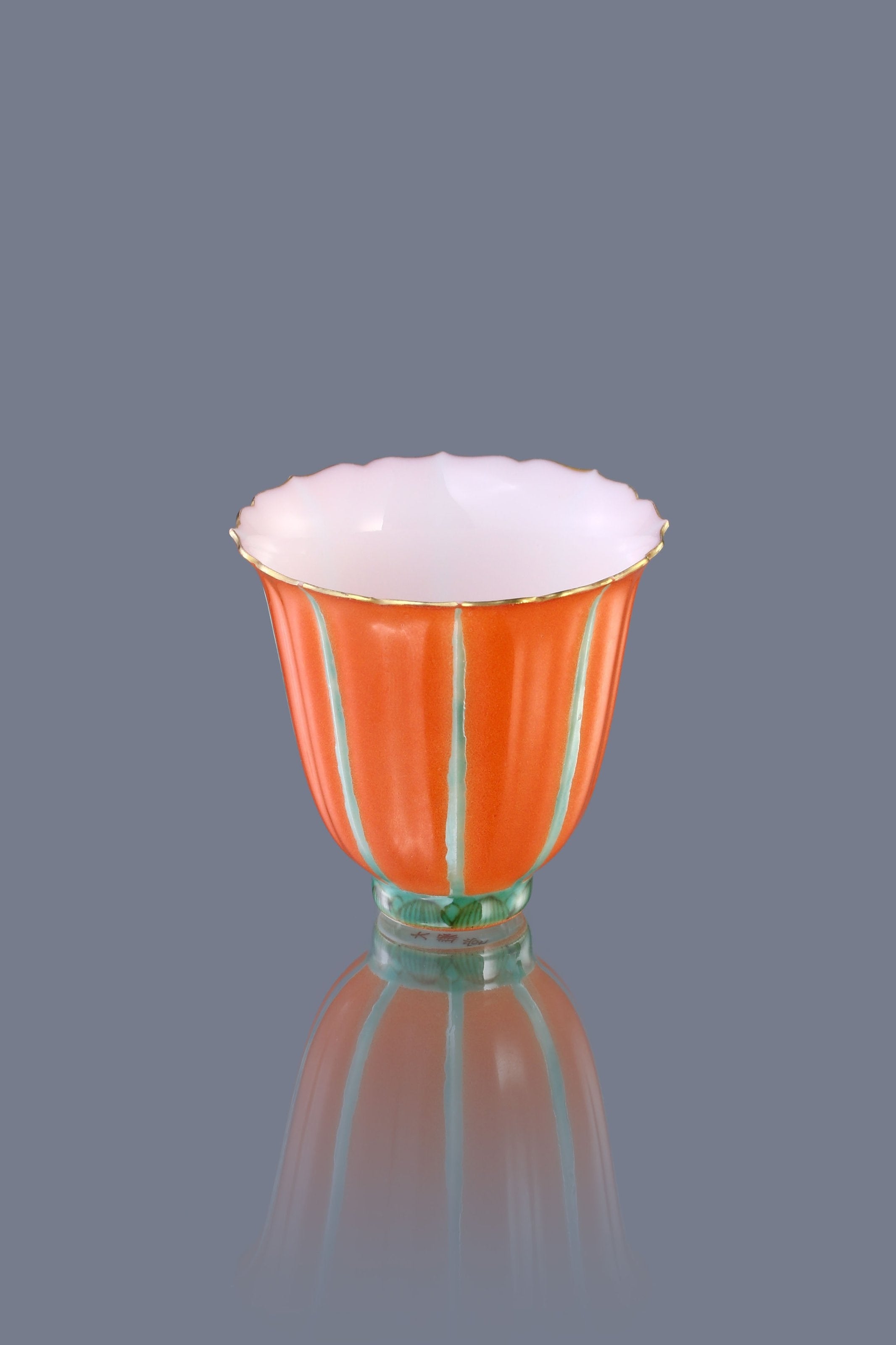 Iron-red diamond-shaped elegant cup