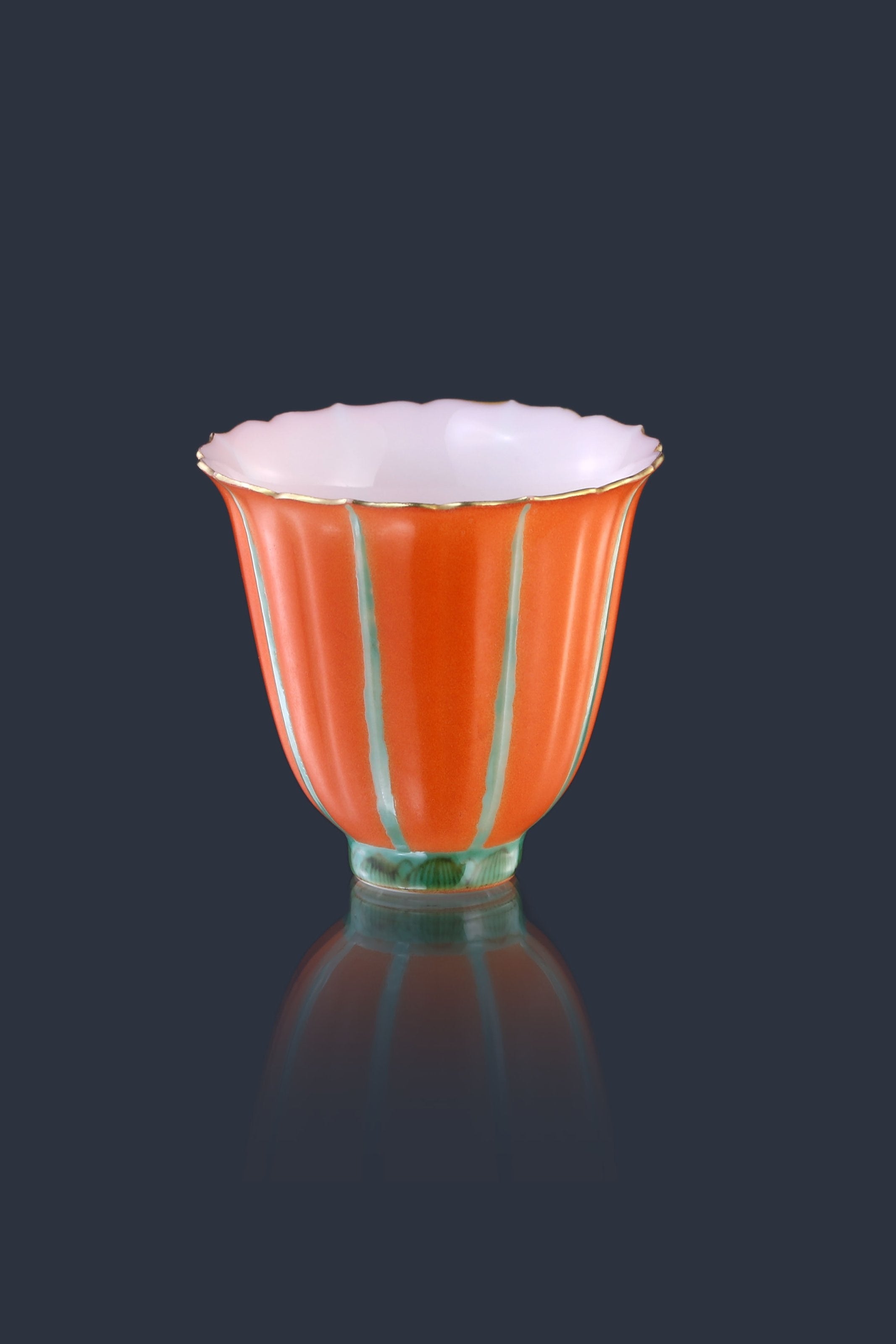 Iron-red diamond-shaped elegant cup