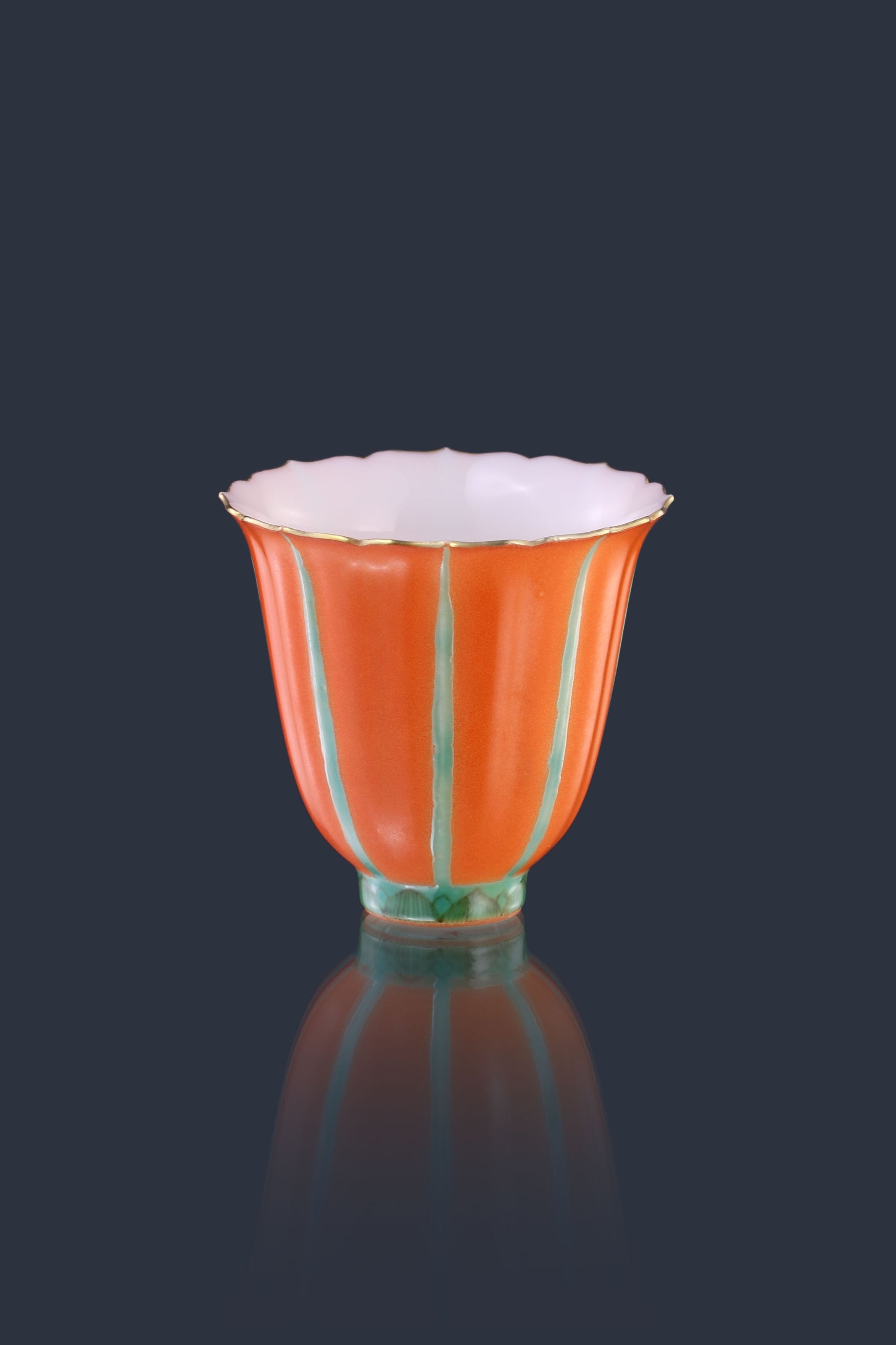 Iron-red diamond-shaped elegant cup