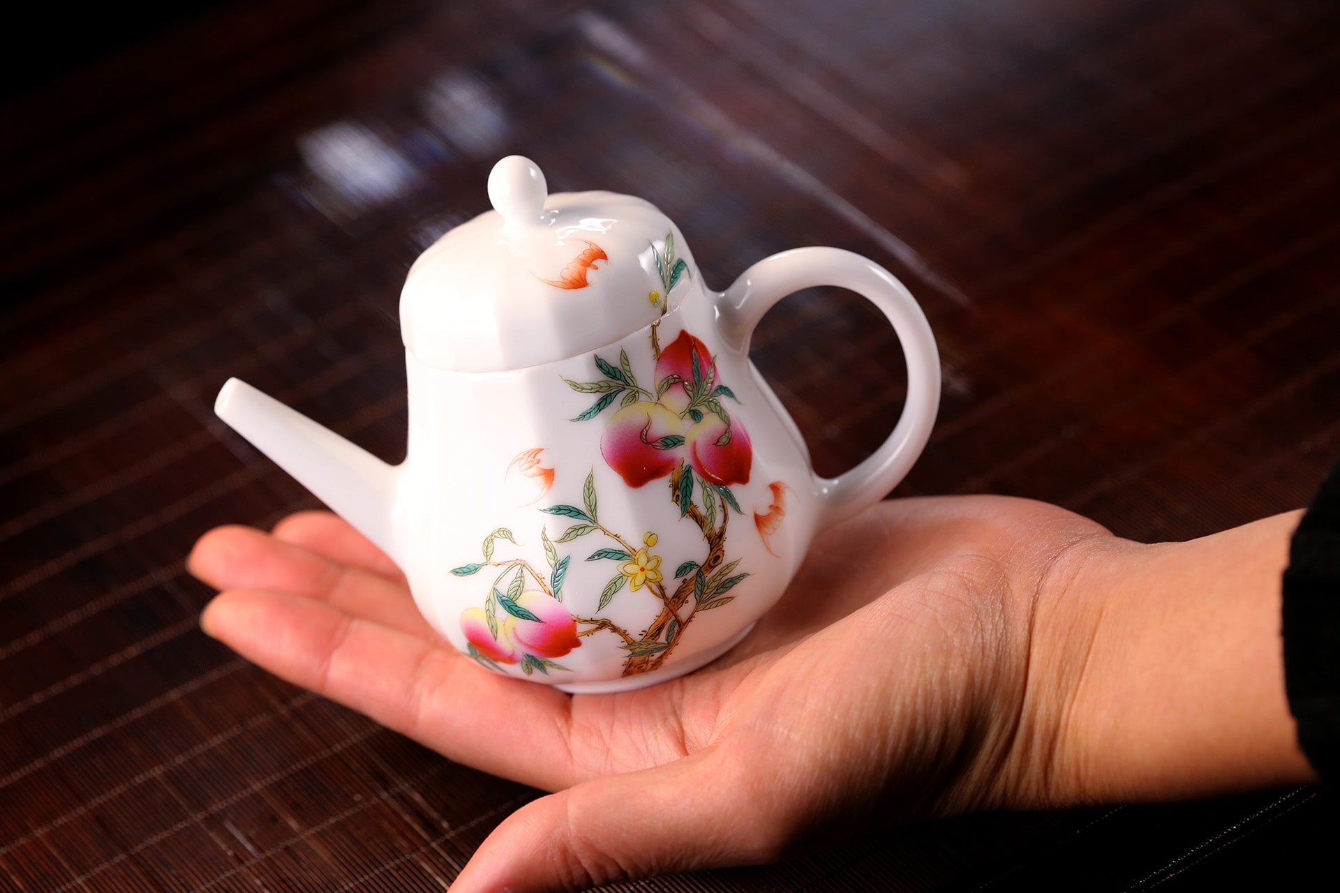 Famille Rose Peach Teapot/Cup