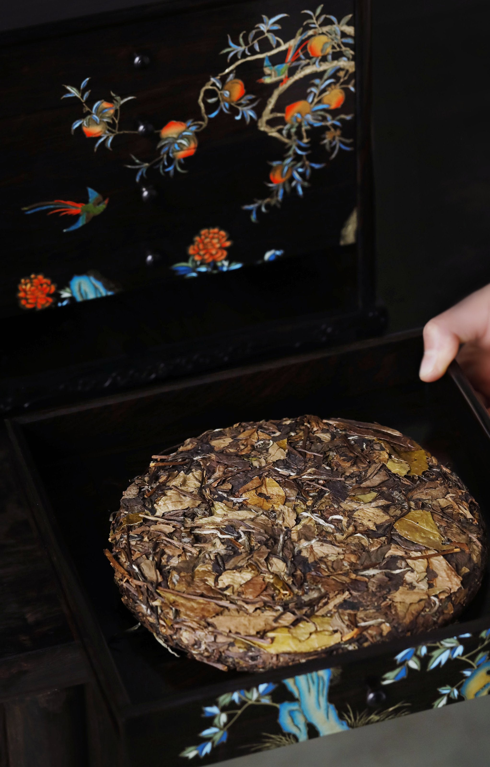 Gold piled high, joy on eyebrows / Wealth and good fortune on the table, five cups of tea on the sideboard