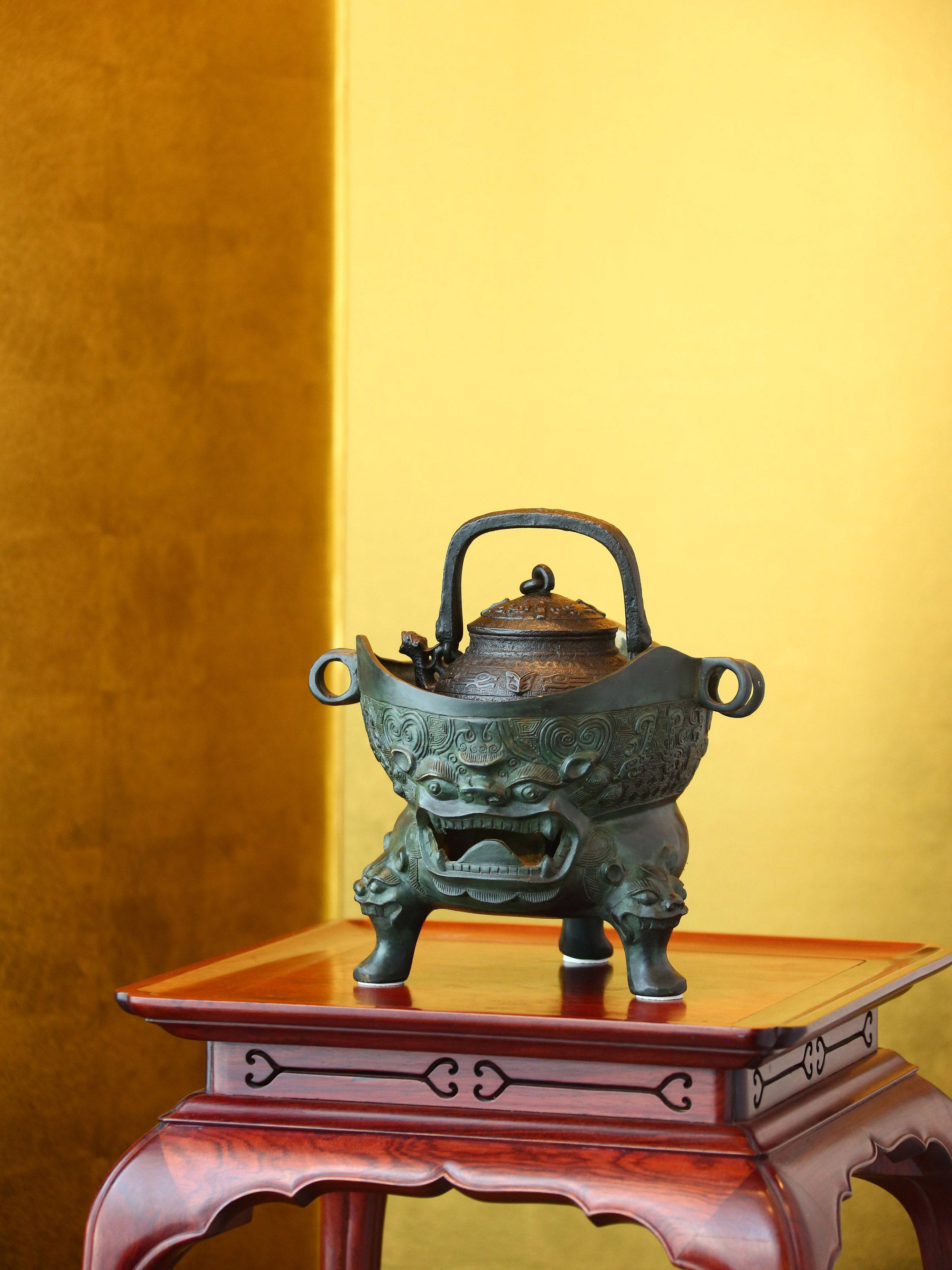 Replica of Western Zhou bronze animal head tea incense burner