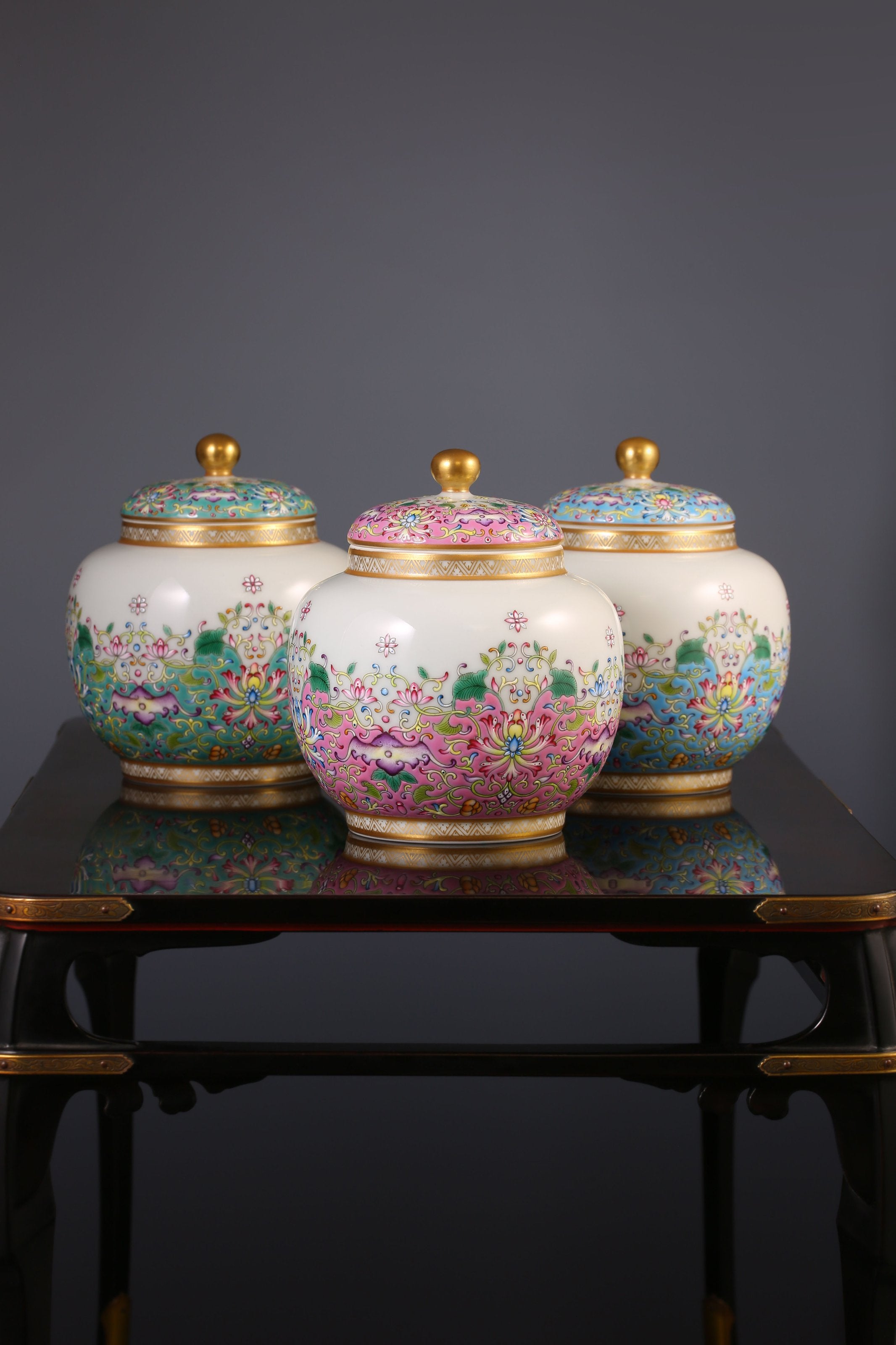 The Dayazhai "Furui" Tea Jar with Scrolling Baoxiang Flower Motif