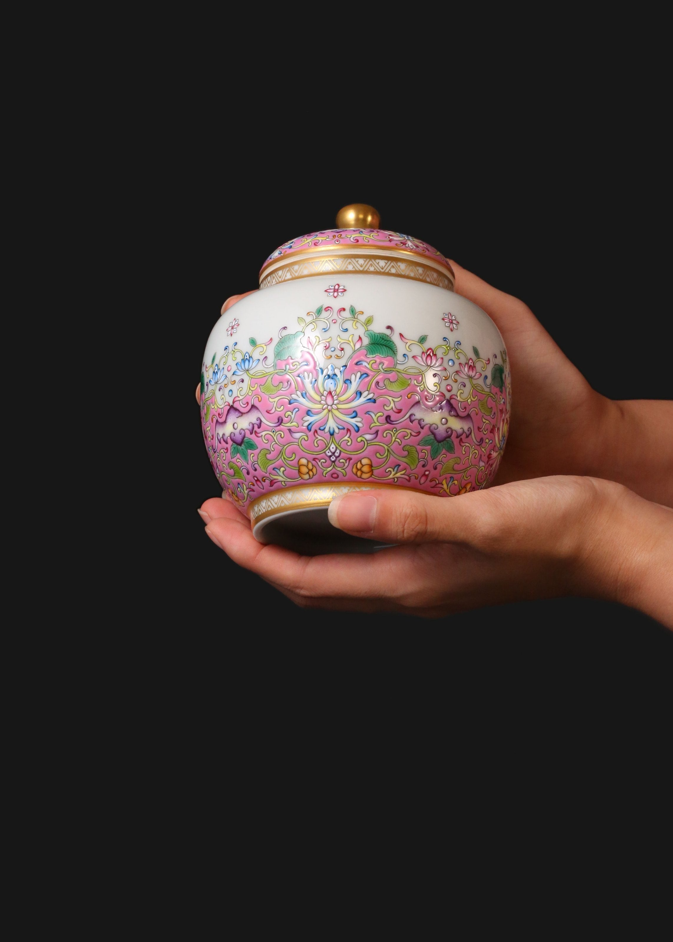 The Dayazhai "Furui" Tea Jar with Scrolling Baoxiang Flower Motif