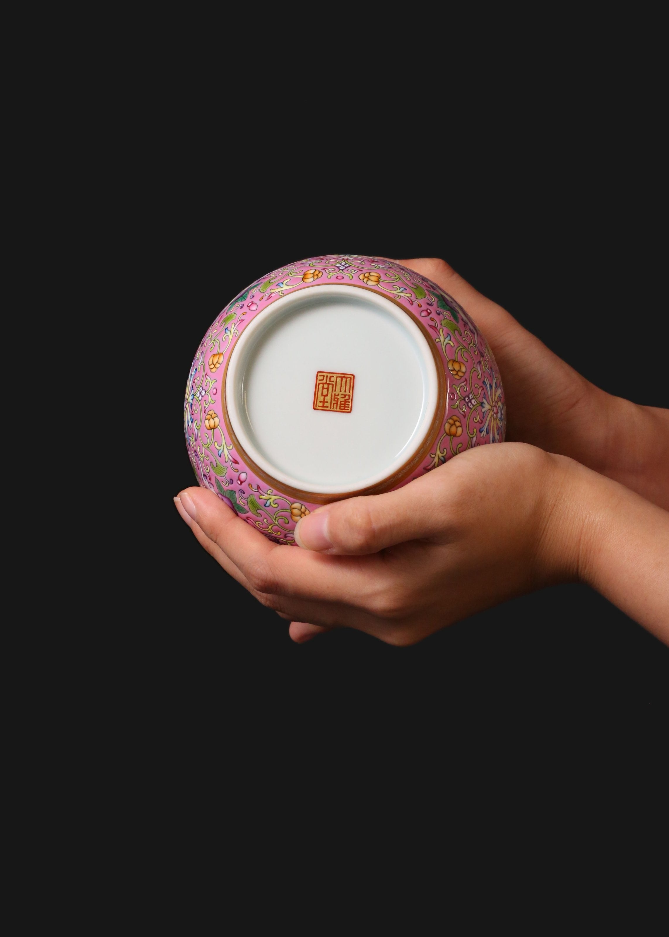 The Dayazhai "Furui" Tea Jar with Scrolling Baoxiang Flower Motif