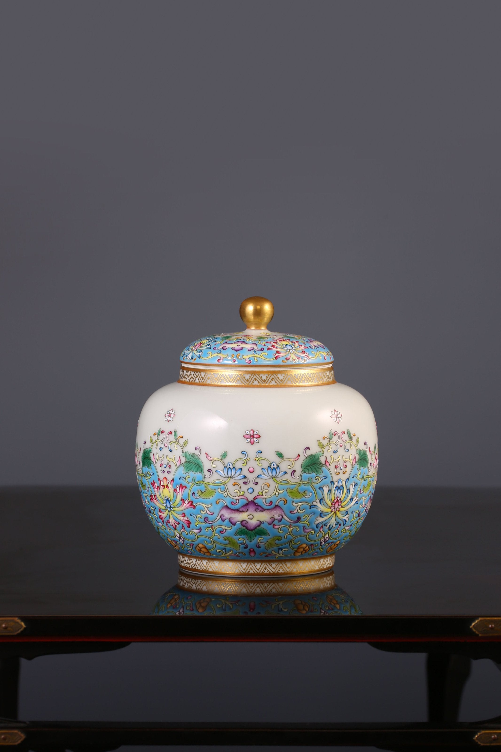 The Dayazhai "Furui" Tea Jar with Scrolling Baoxiang Flower Motif
