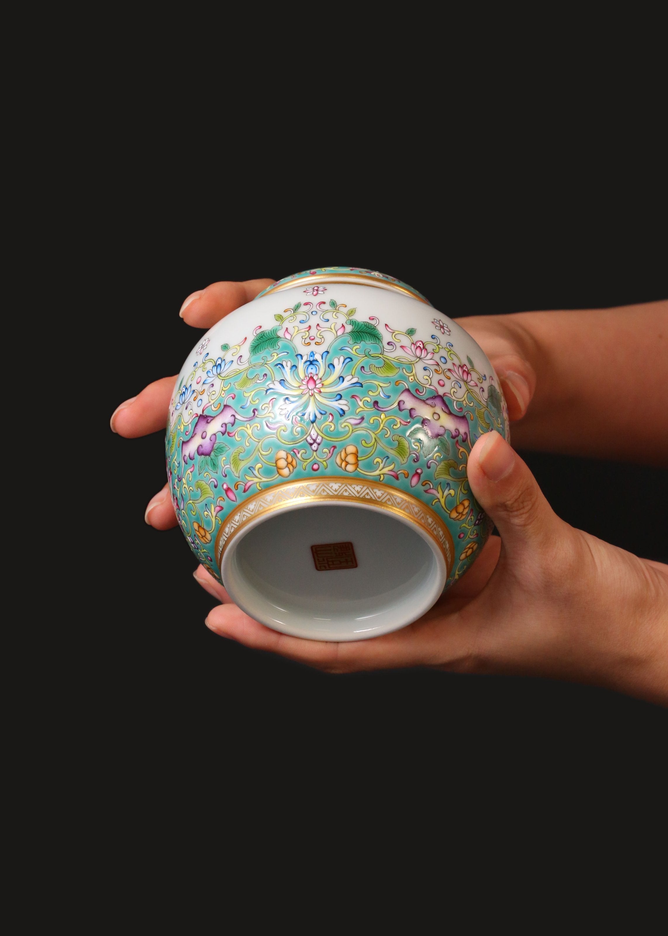 The Dayazhai "Furui" Tea Jar with Scrolling Baoxiang Flower Motif