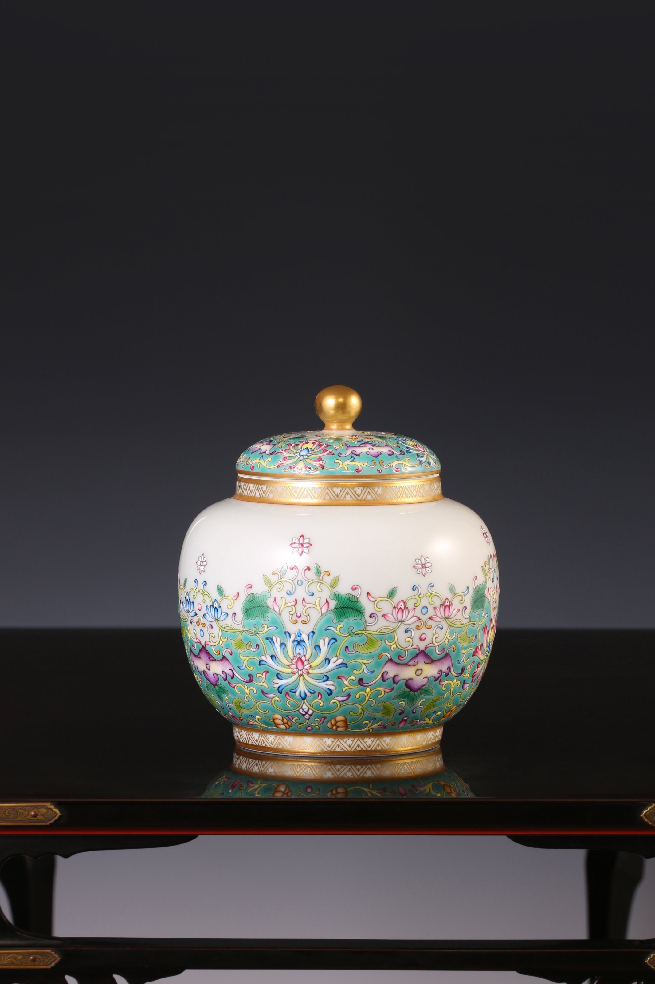 The Dayazhai "Furui" Tea Jar with Scrolling Baoxiang Flower Motif