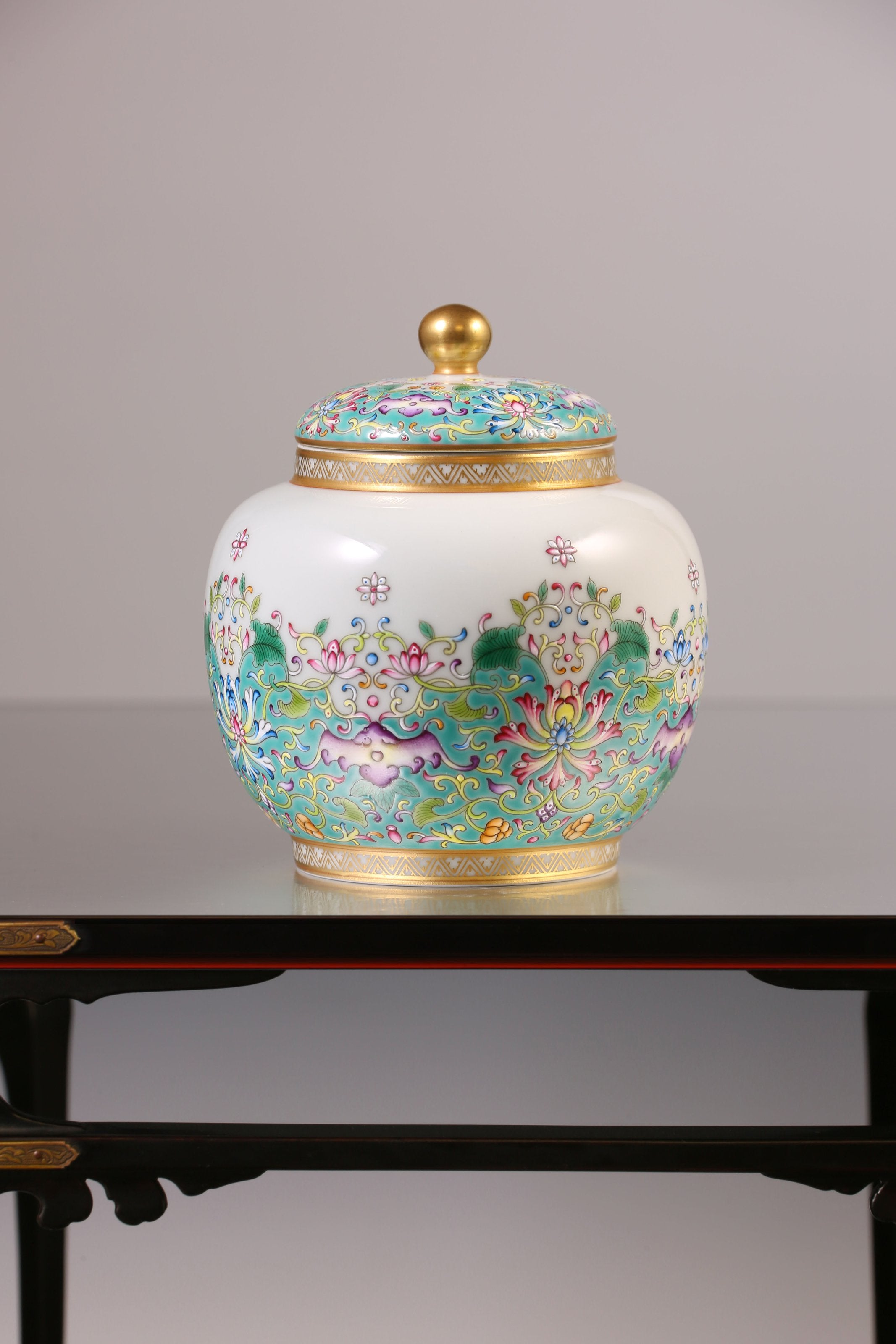 The Dayazhai "Furui" Tea Jar with Scrolling Baoxiang Flower Motif