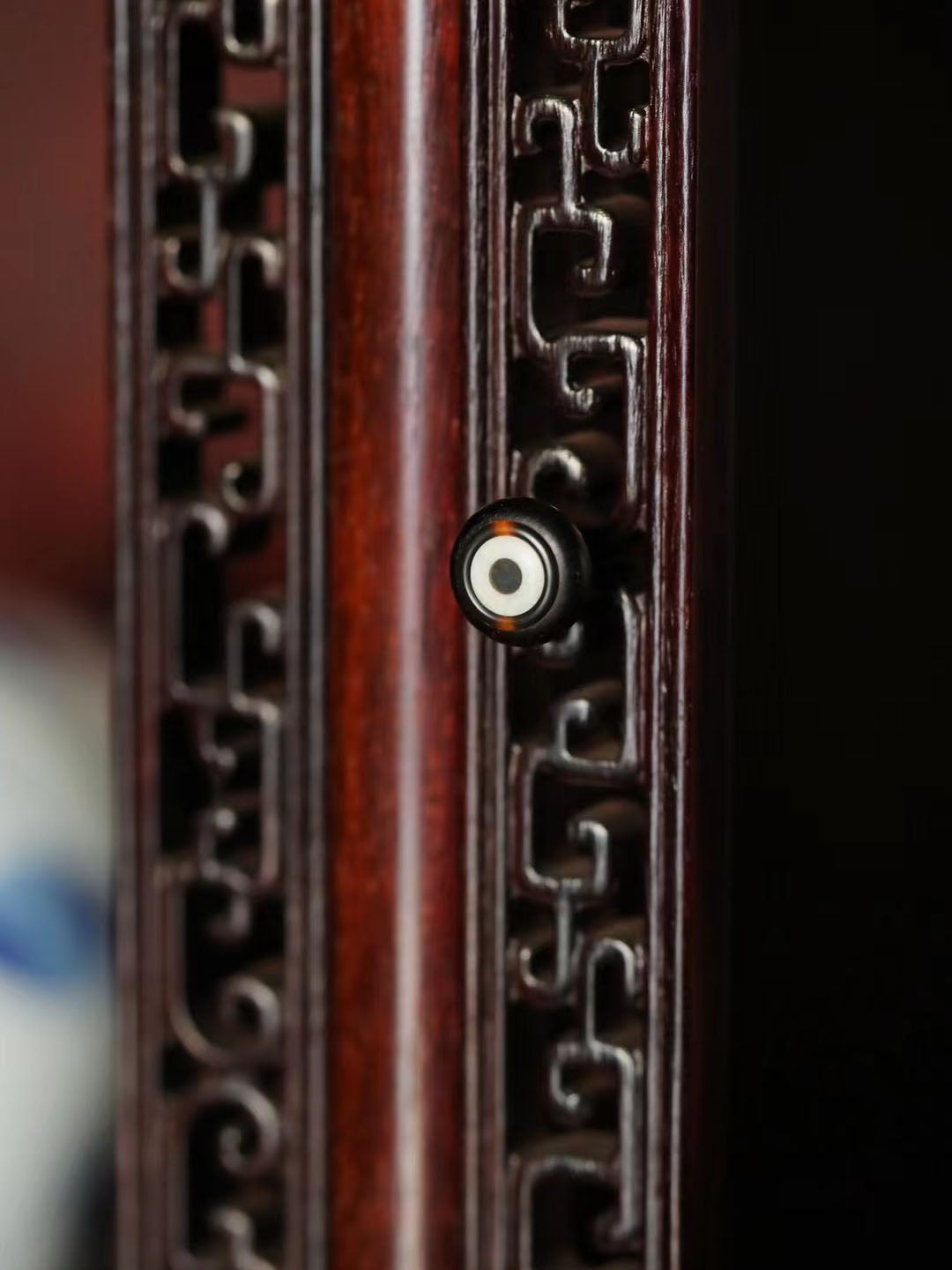 Small-leaf sandalwood multi-treasure tea stand