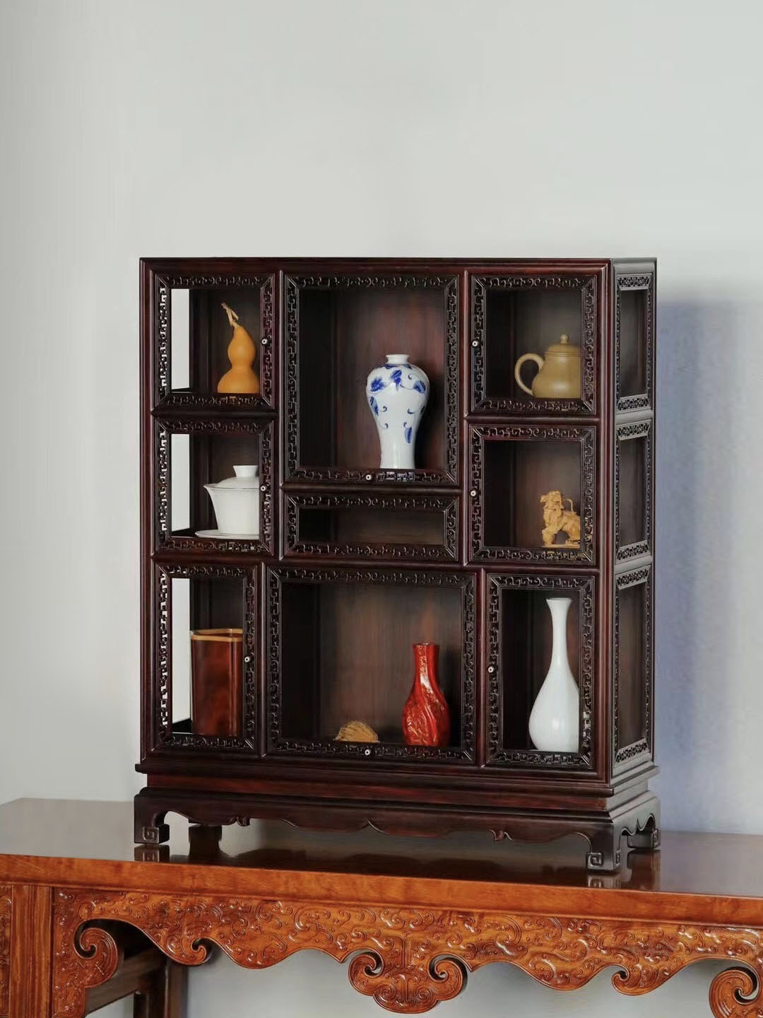 Small-leaf sandalwood multi-treasure tea stand