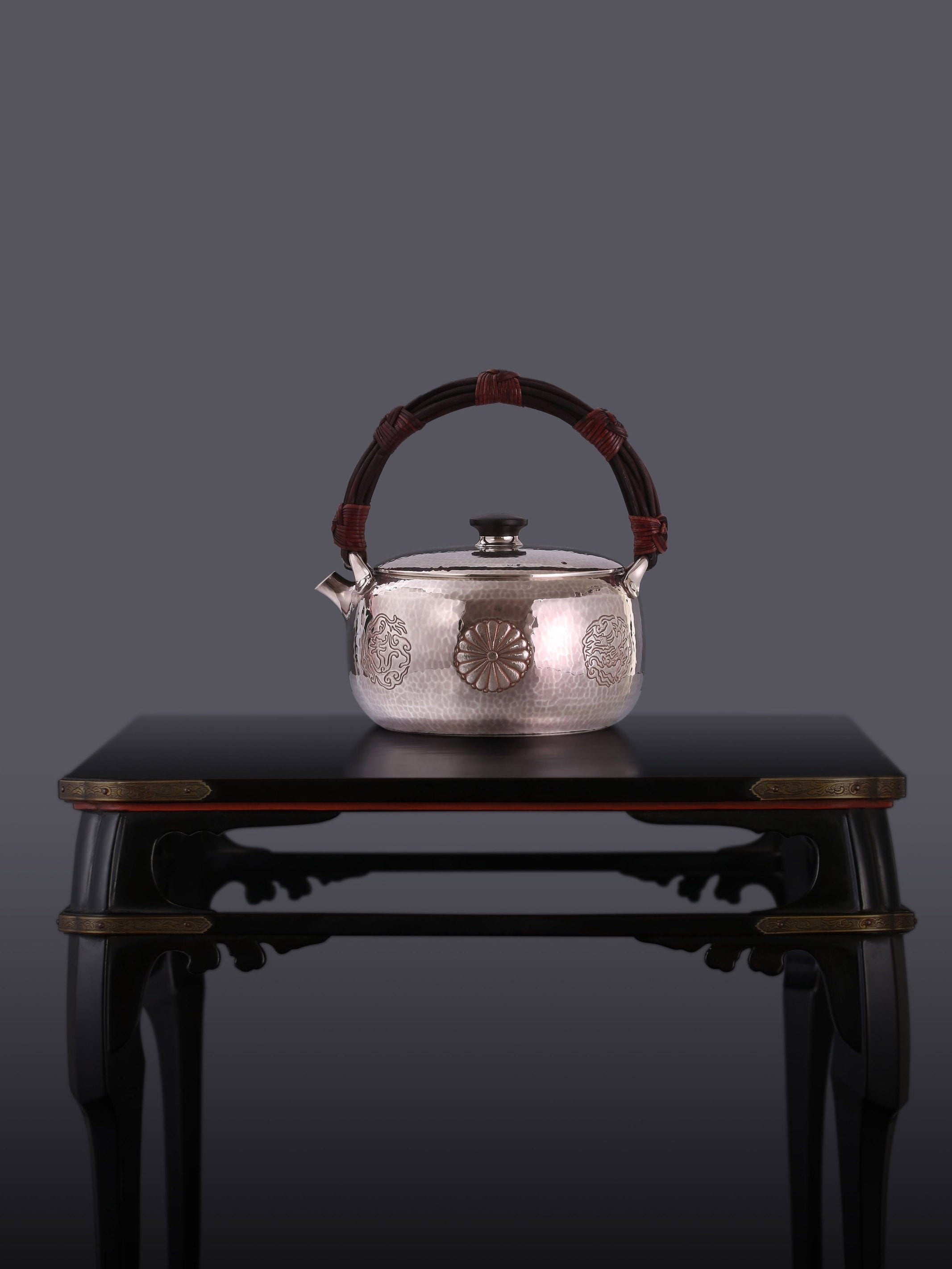 Chrysanthemum-patterned dragon-shaped silver ewer