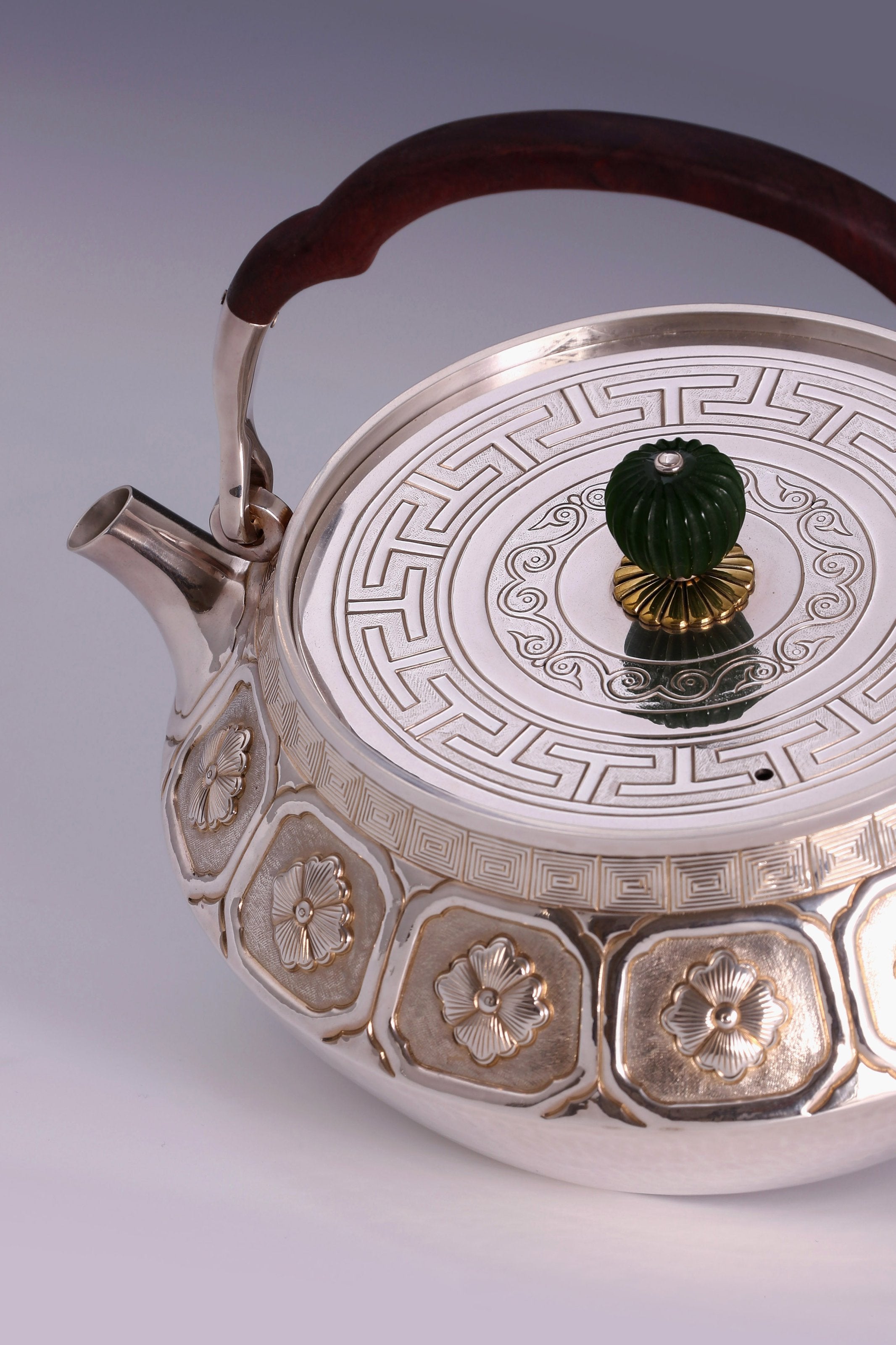 Begonia wood handle mercury kettle