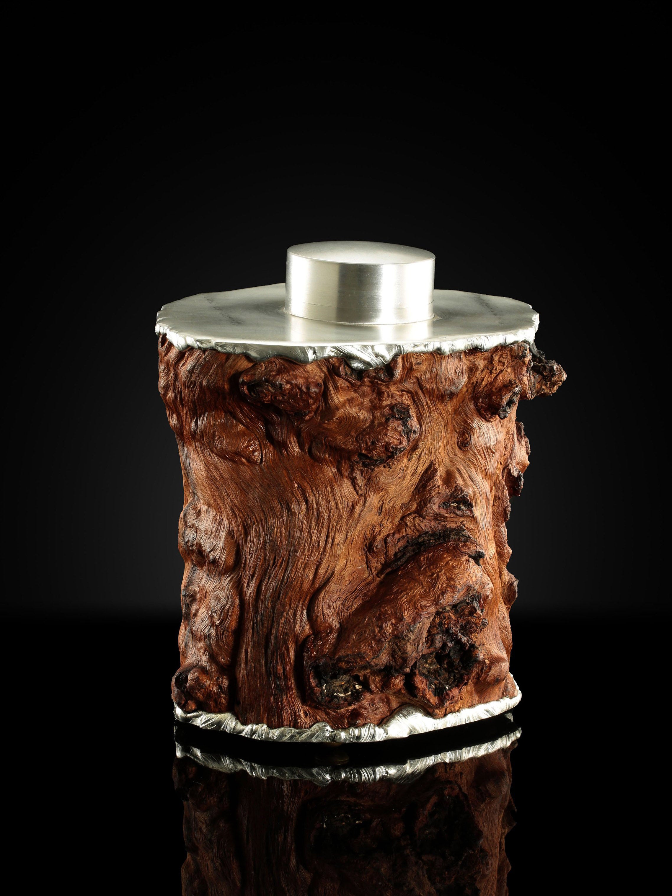 Crane-bone pine-shaped tin-carved burl wood tea caddy