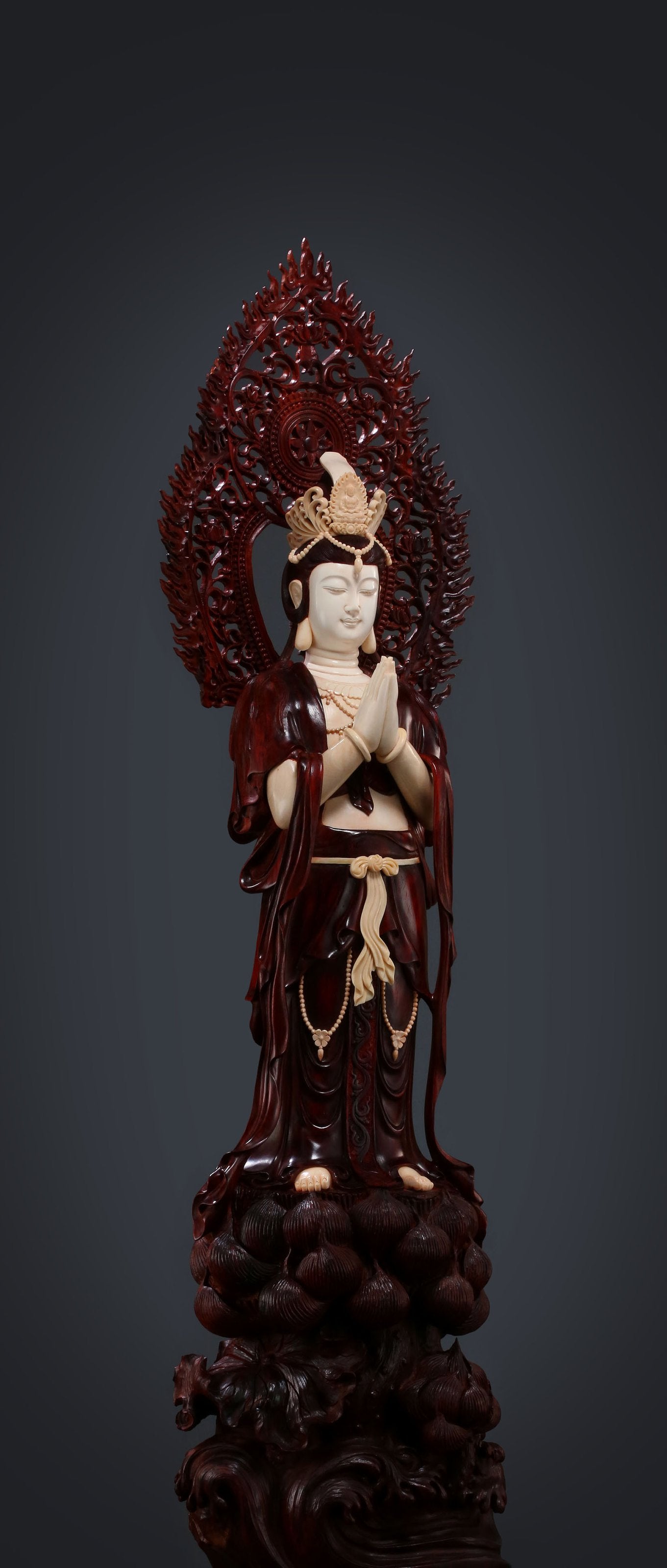 Guanyin with hands clasped