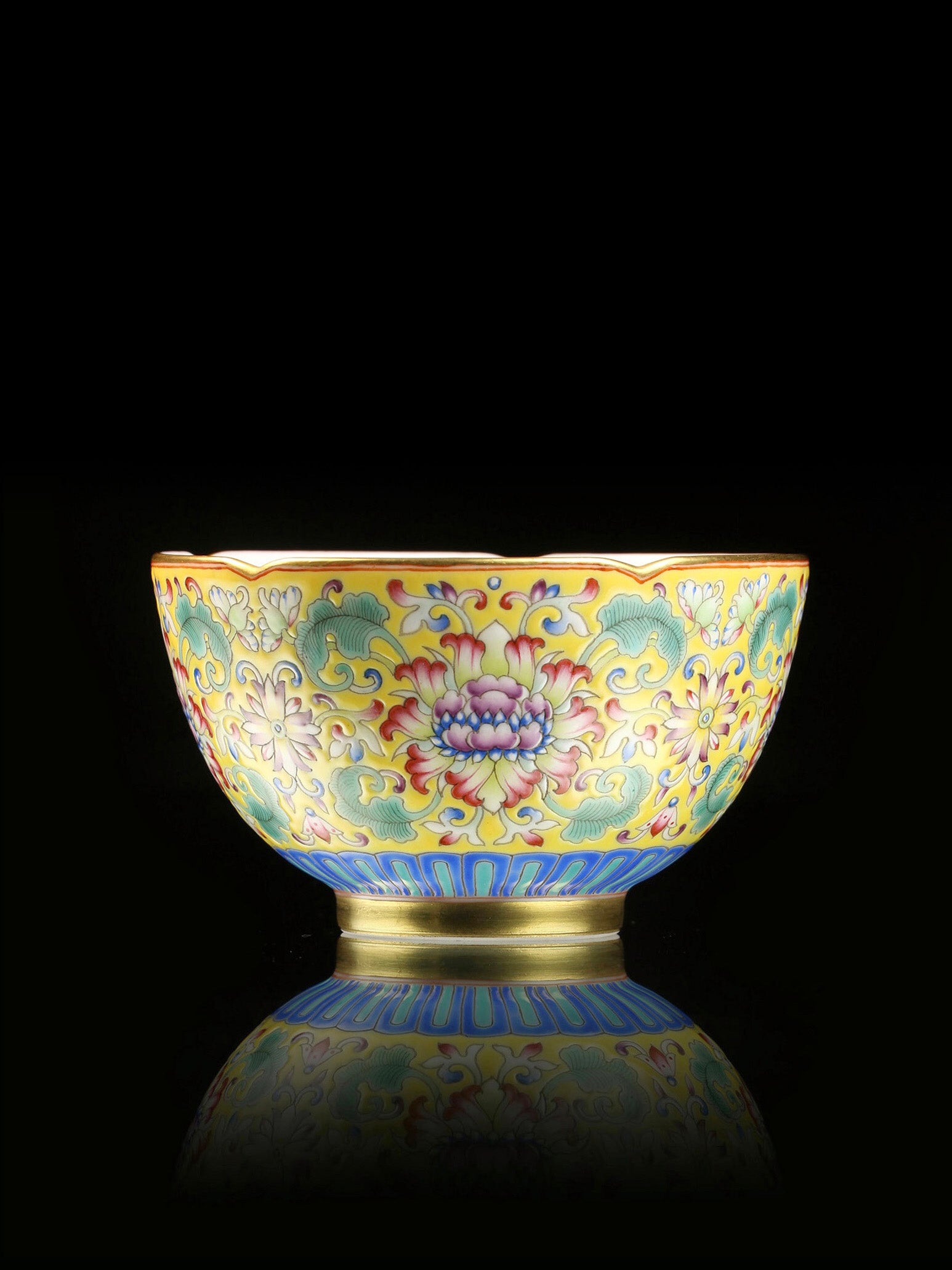 Yellow-ground famille rose lacquer cup with scrolling sunflower design